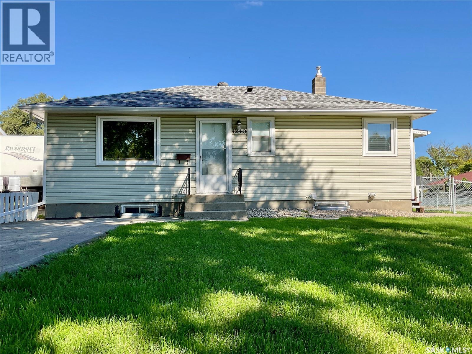 1240 10th Avenue E Property Photo 3