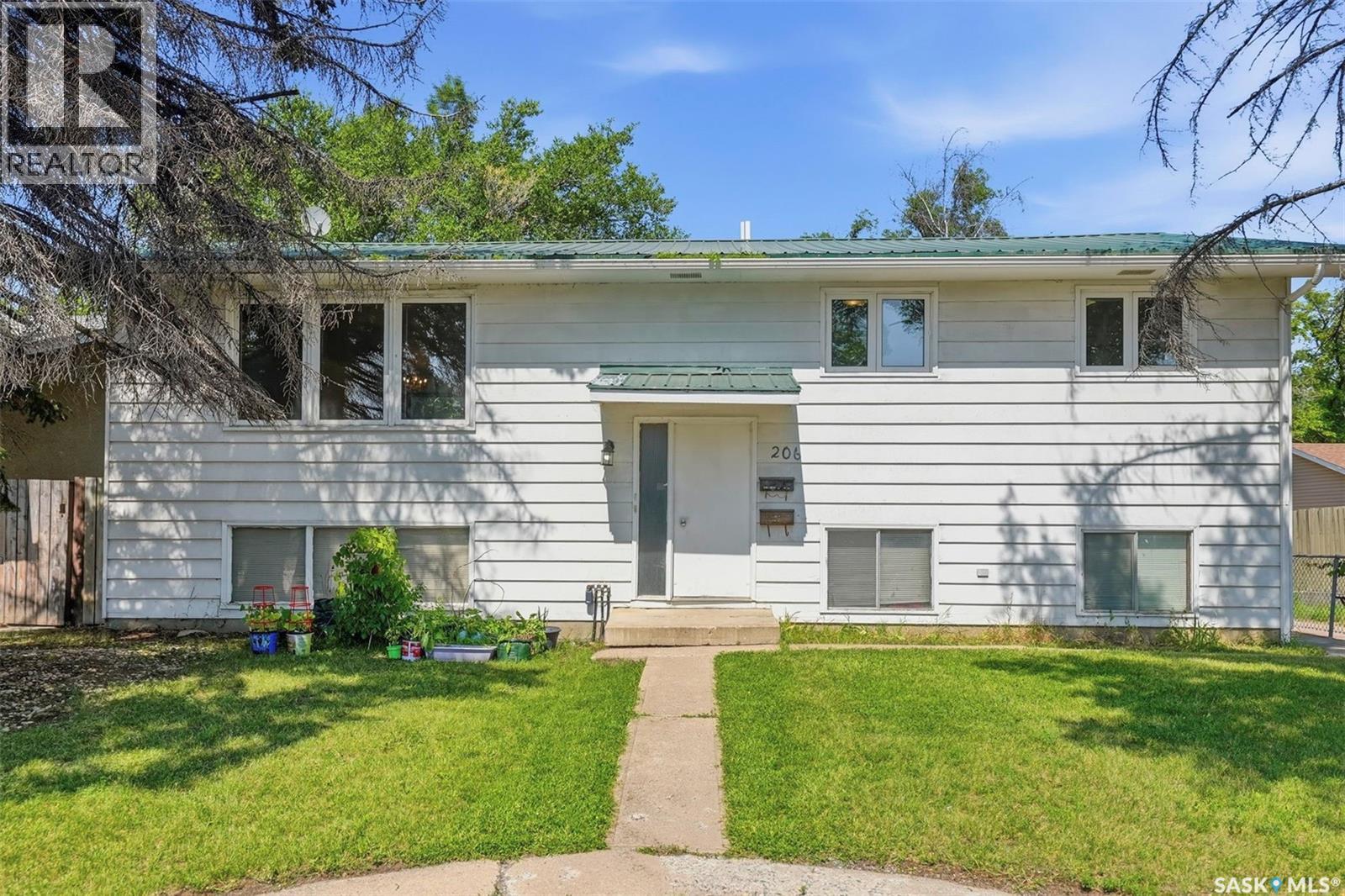 206 Carleton DRIVE Property Photo 1