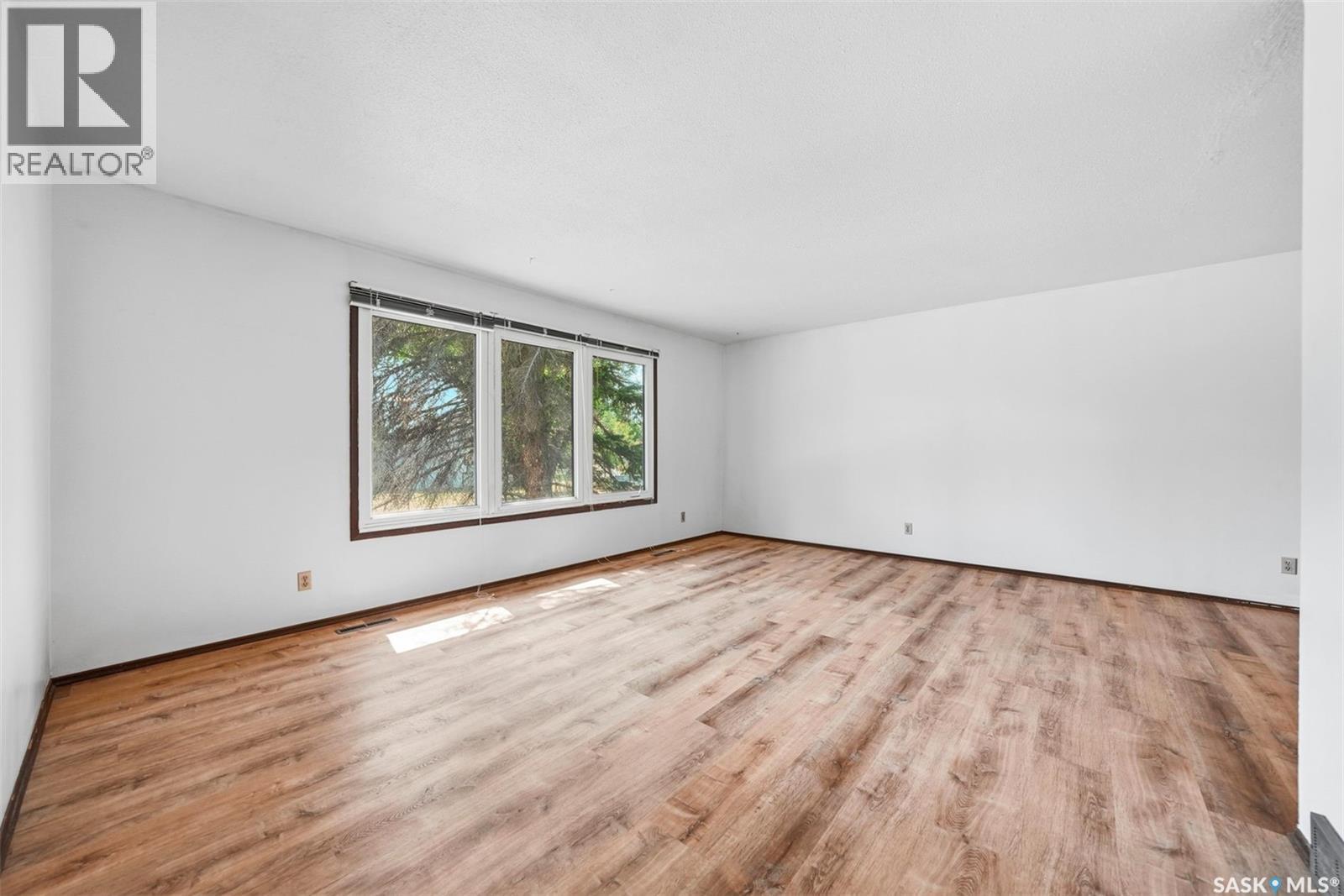 206 Carleton Drive Property Photo 4