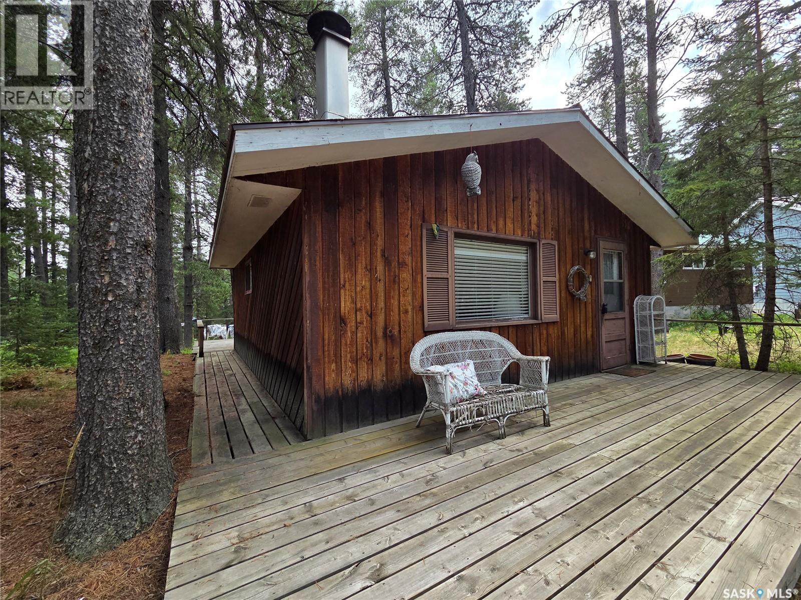 604 Pine Creek Crescent Property Photo 2