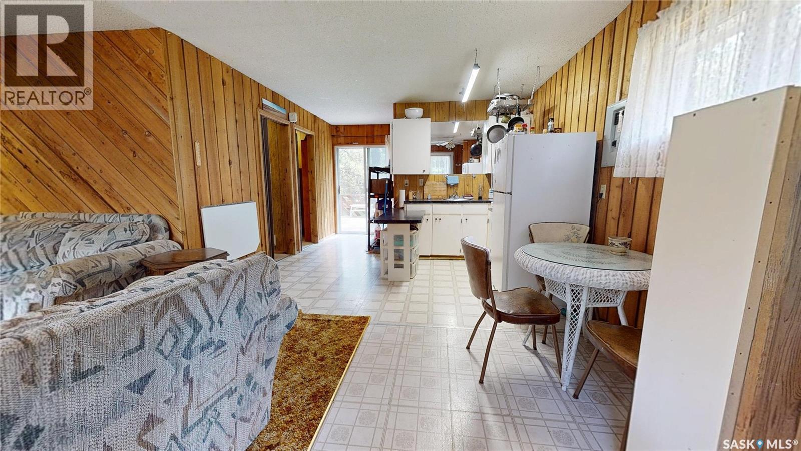 604 Pine Creek Crescent Property Photo 3