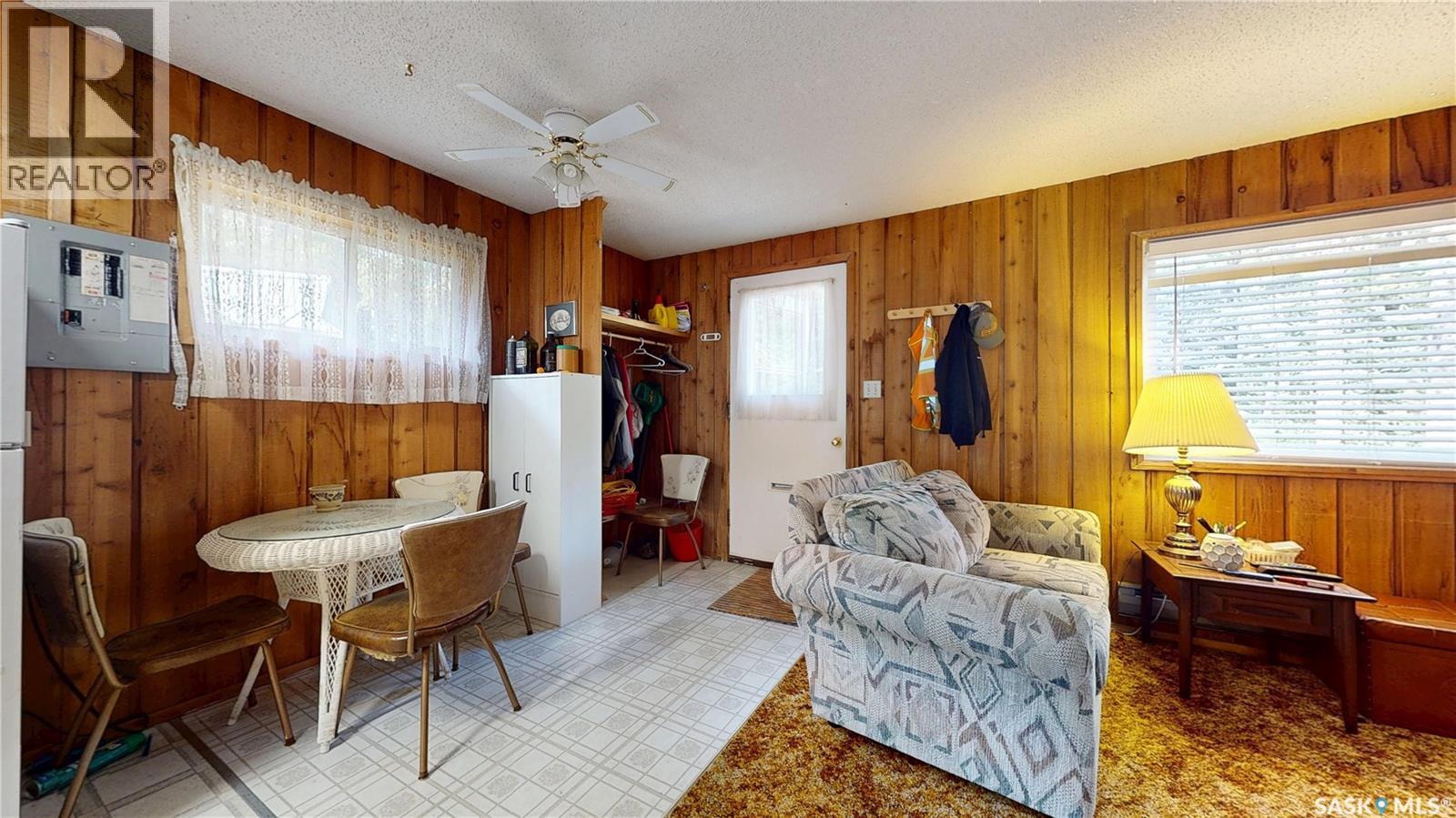 604 Pine Creek Crescent Property Photo 8