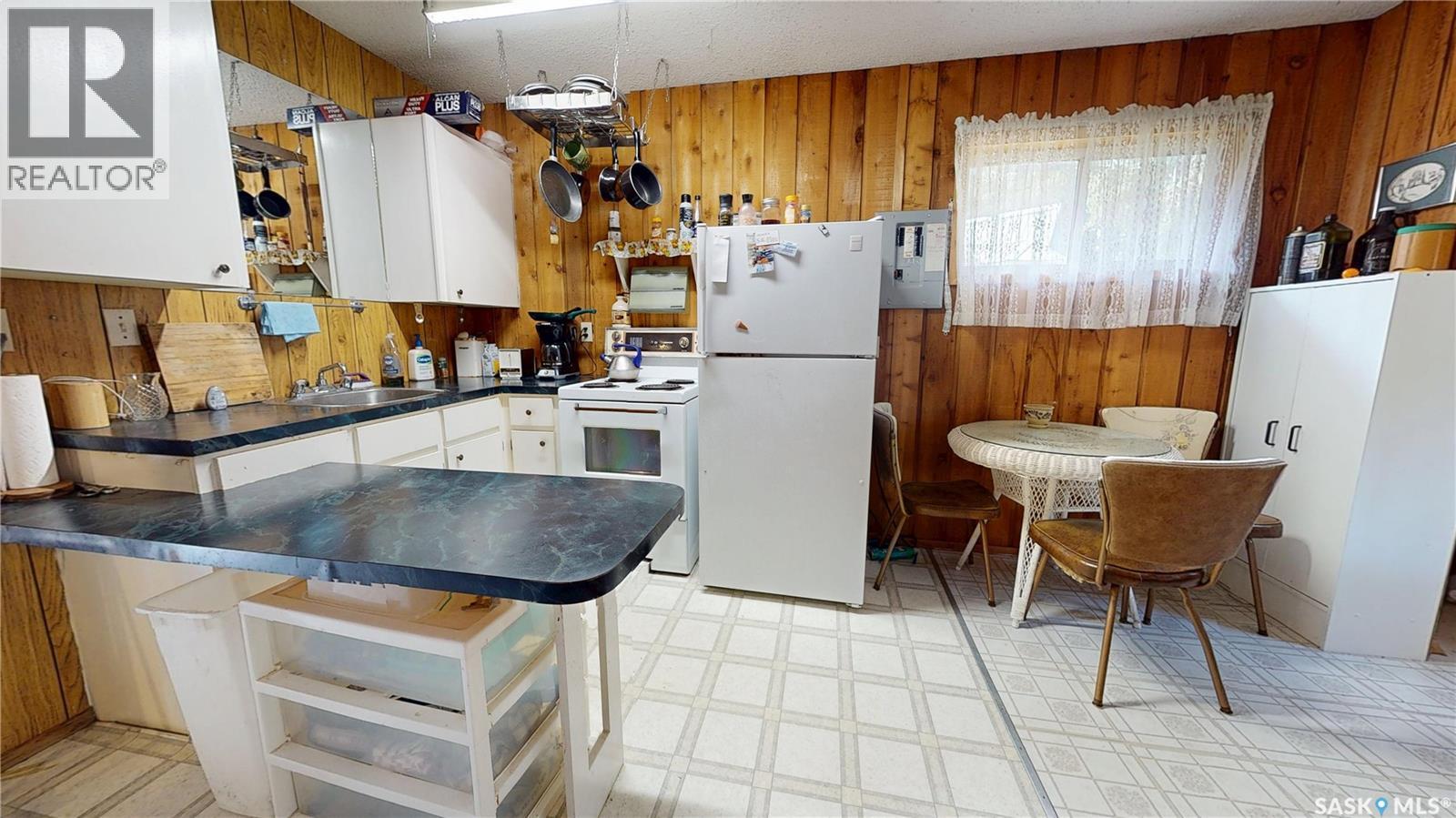 604 Pine Creek Crescent Property Photo 9