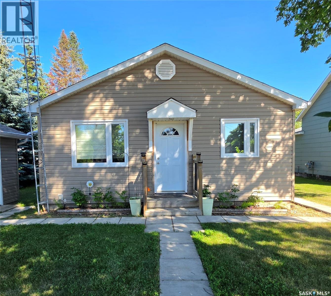 324 Laing Street Property Photo 1