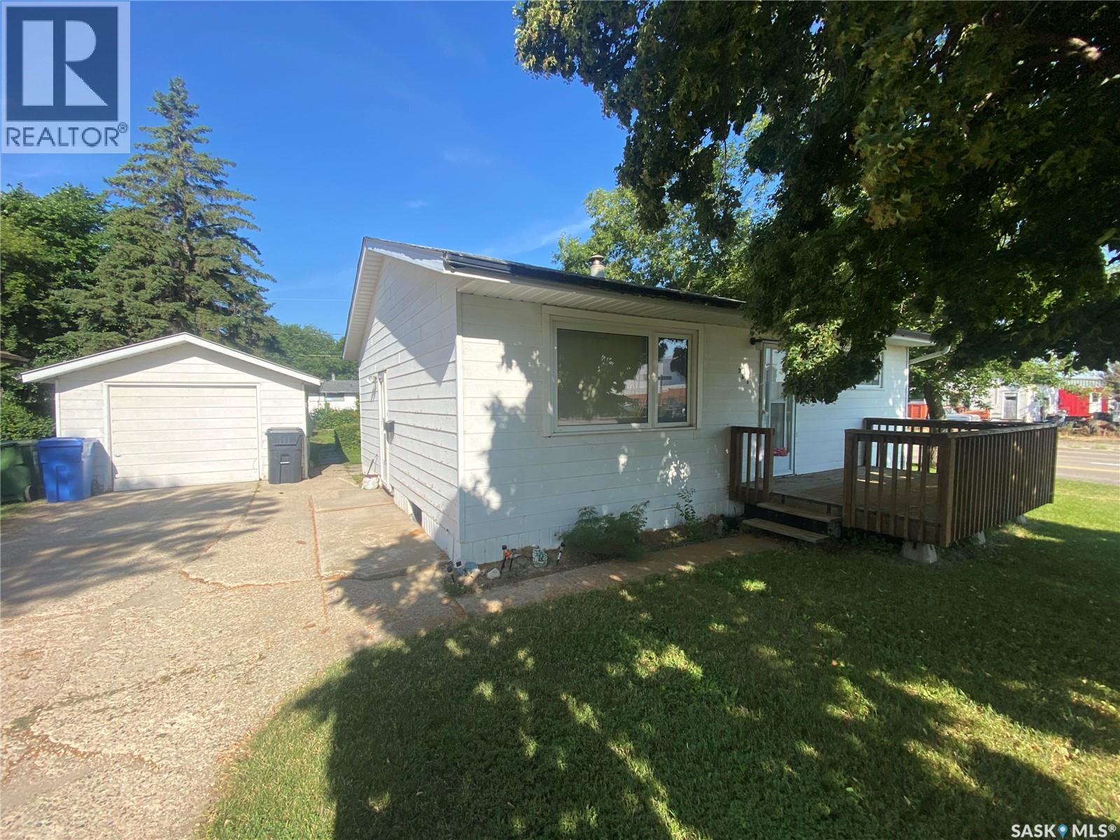 386 4th Avenue N Property Photo 1