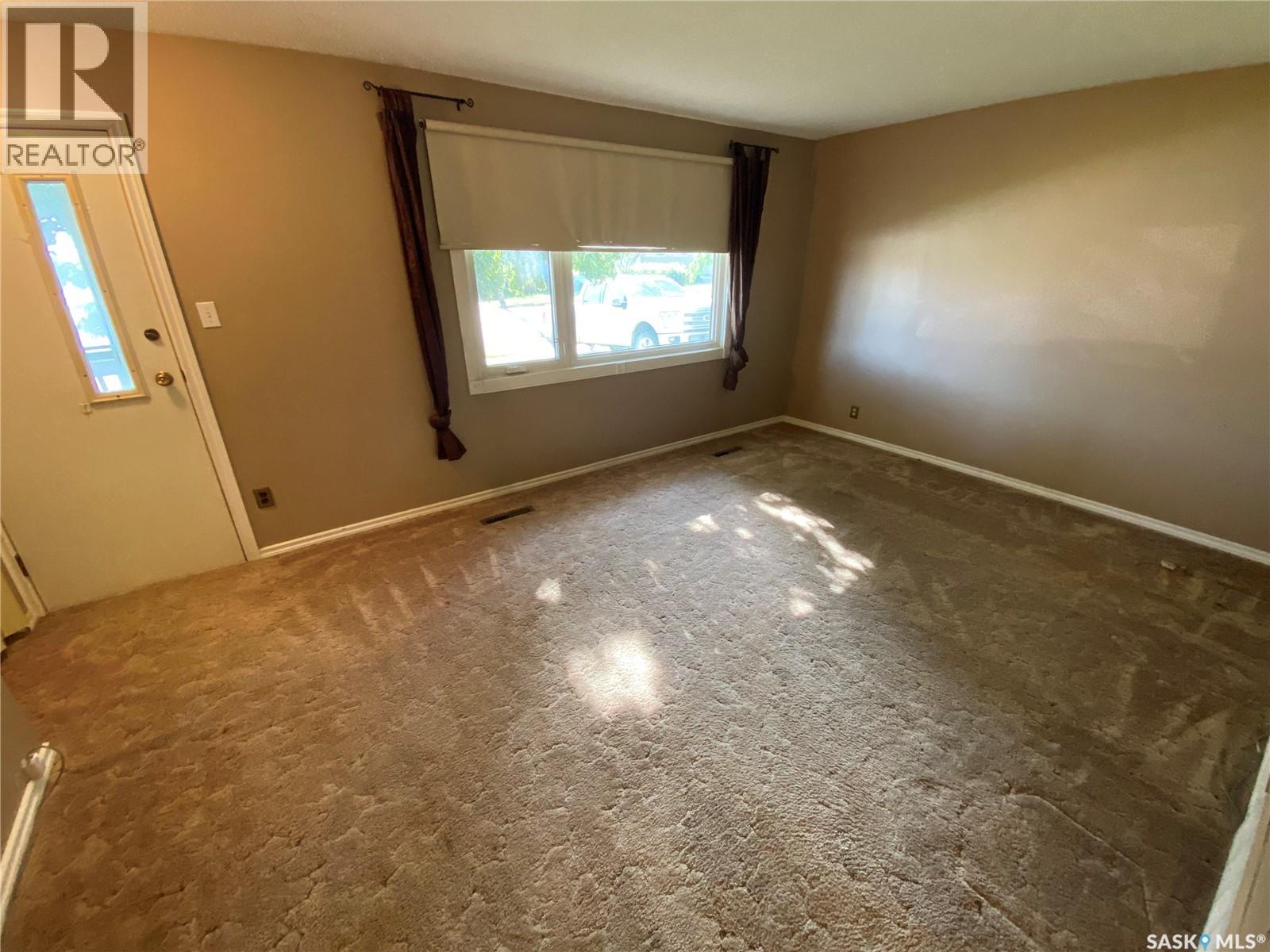 386 4th Avenue N Property Photo 3