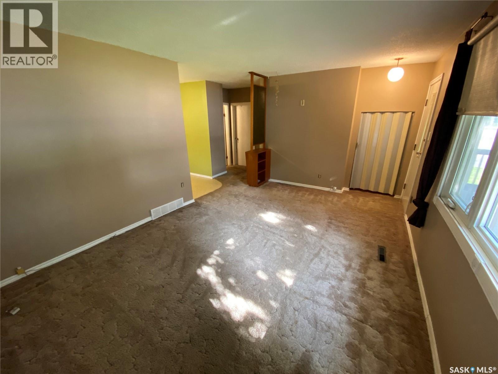 386 4th Avenue N Property Photo 4