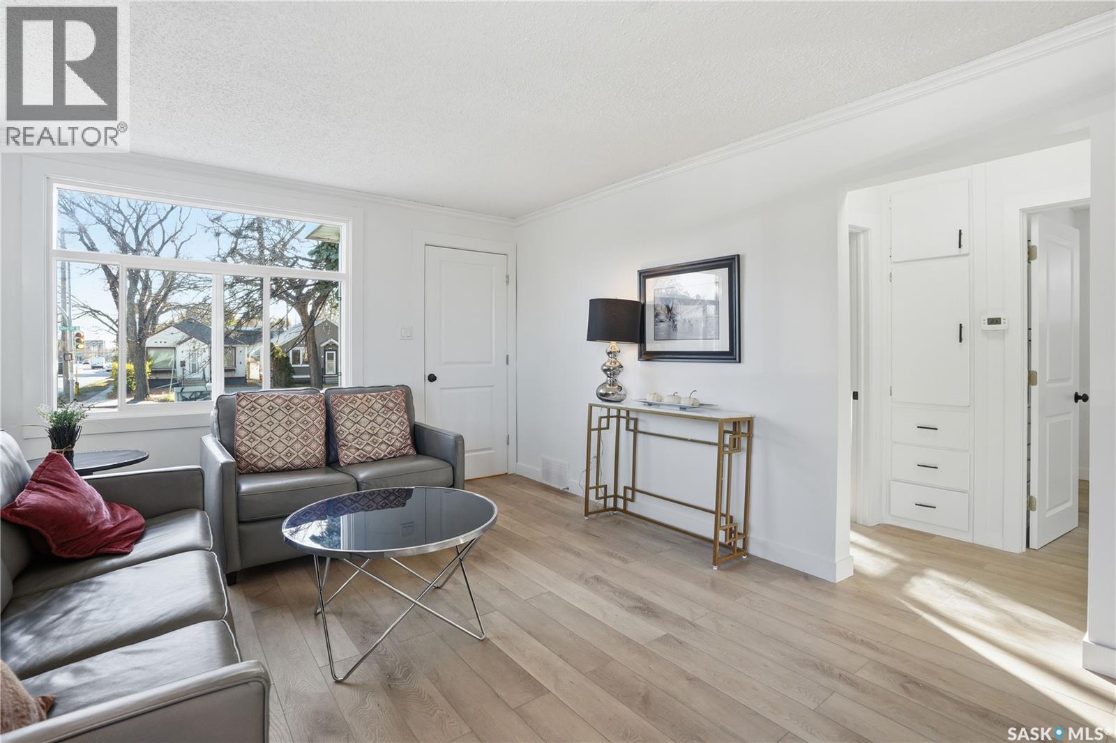 100 32nd Street W Property Photo 2
