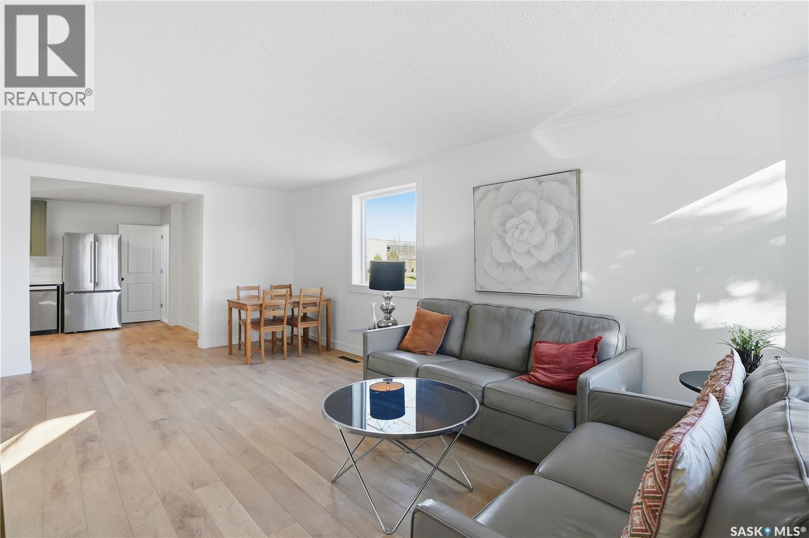 100 32nd Street W Property Photo 3