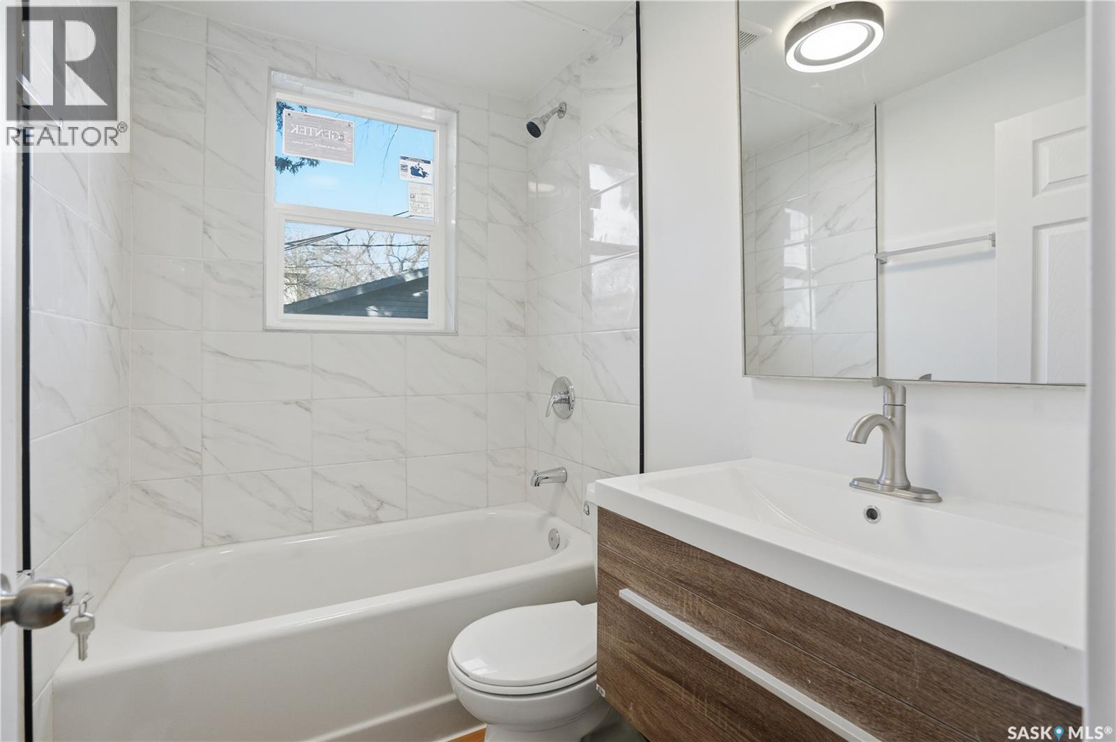 100 32nd Street W Property Photo 9