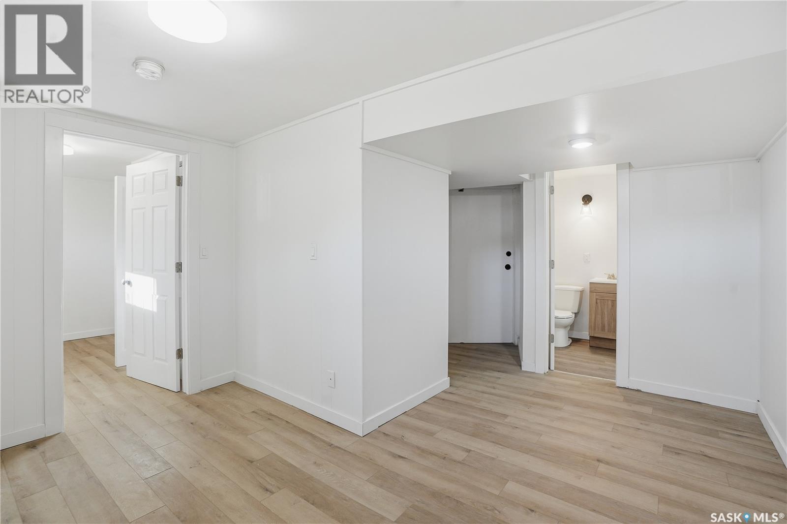 100 32nd Street W Property Photo 12
