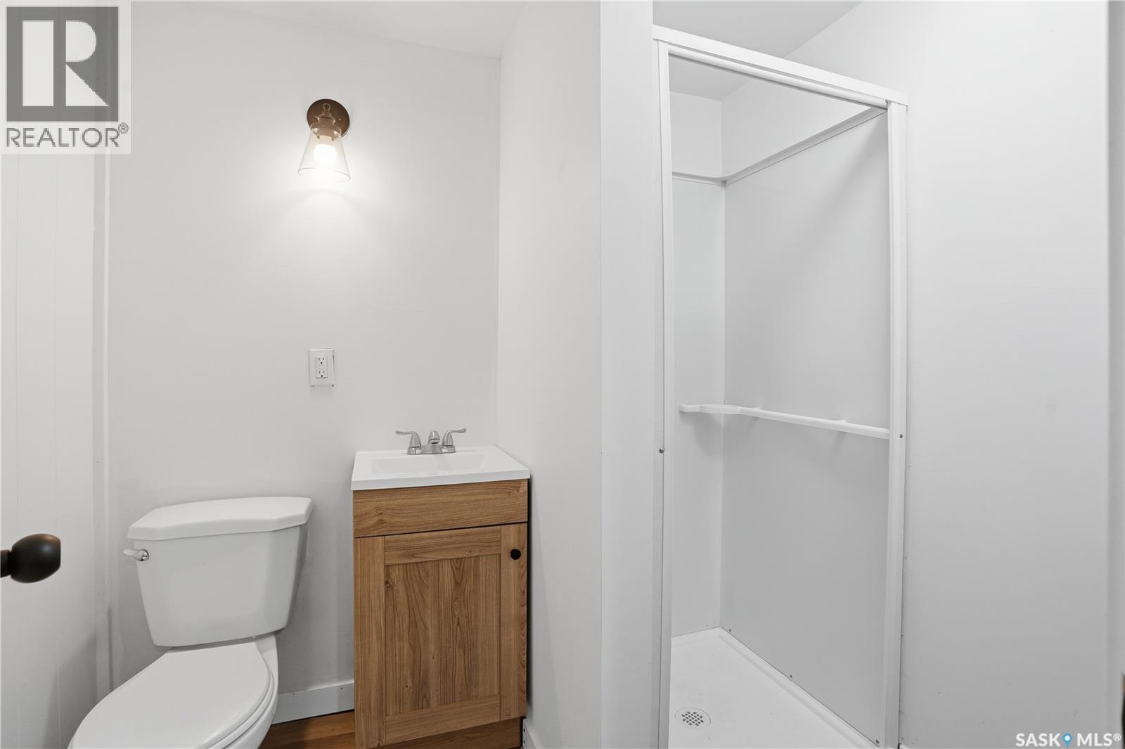 100 32nd Street W Property Photo 13