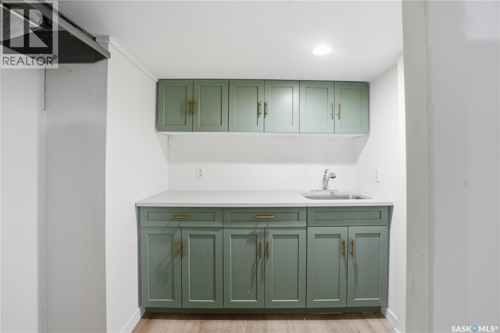 100 32nd Street W Property Photo 14