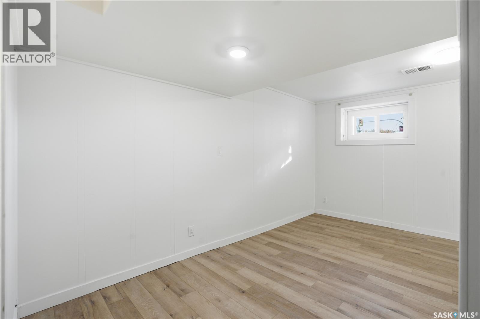 100 32nd Street W Property Photo 15