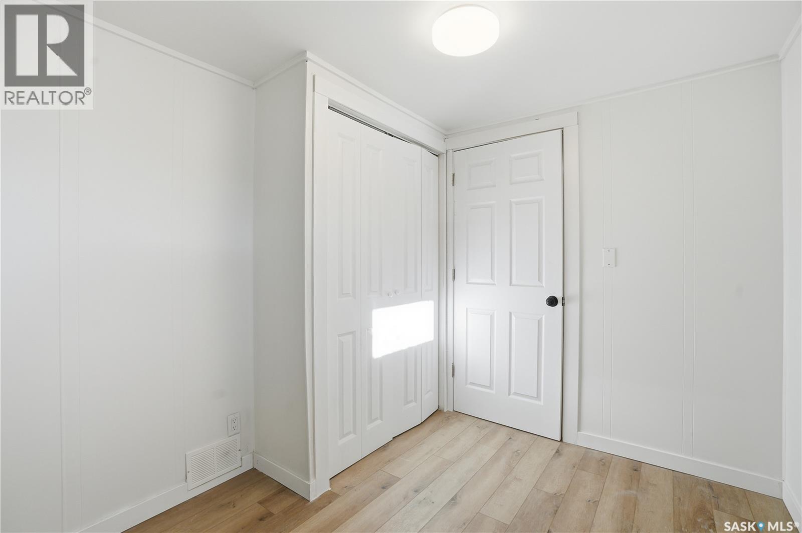 100 32nd Street W Property Photo 17
