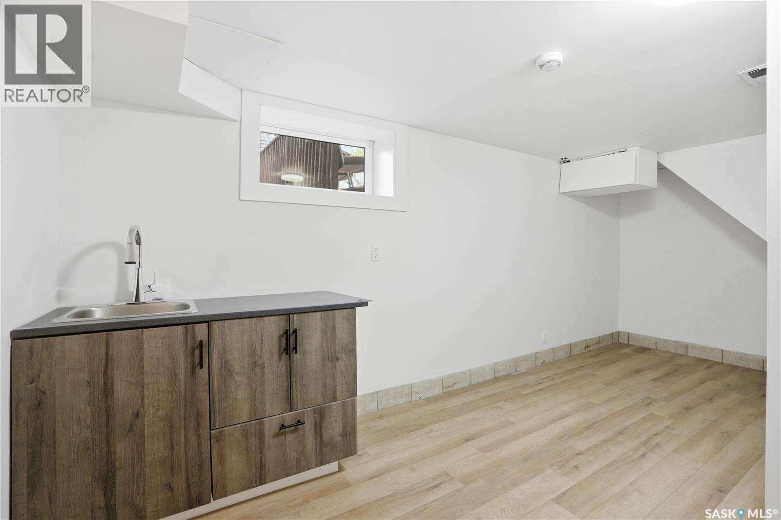 100 32nd Street W Property Photo 18