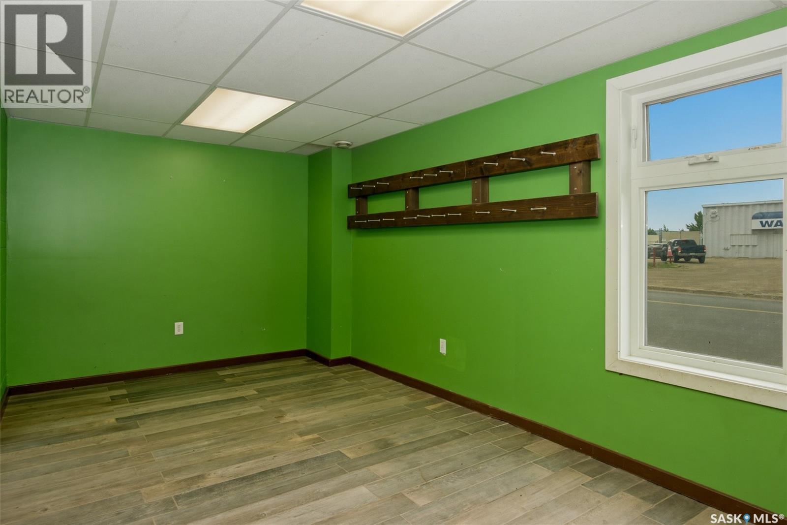 560 Dewdney Avenue E Property Photo 4