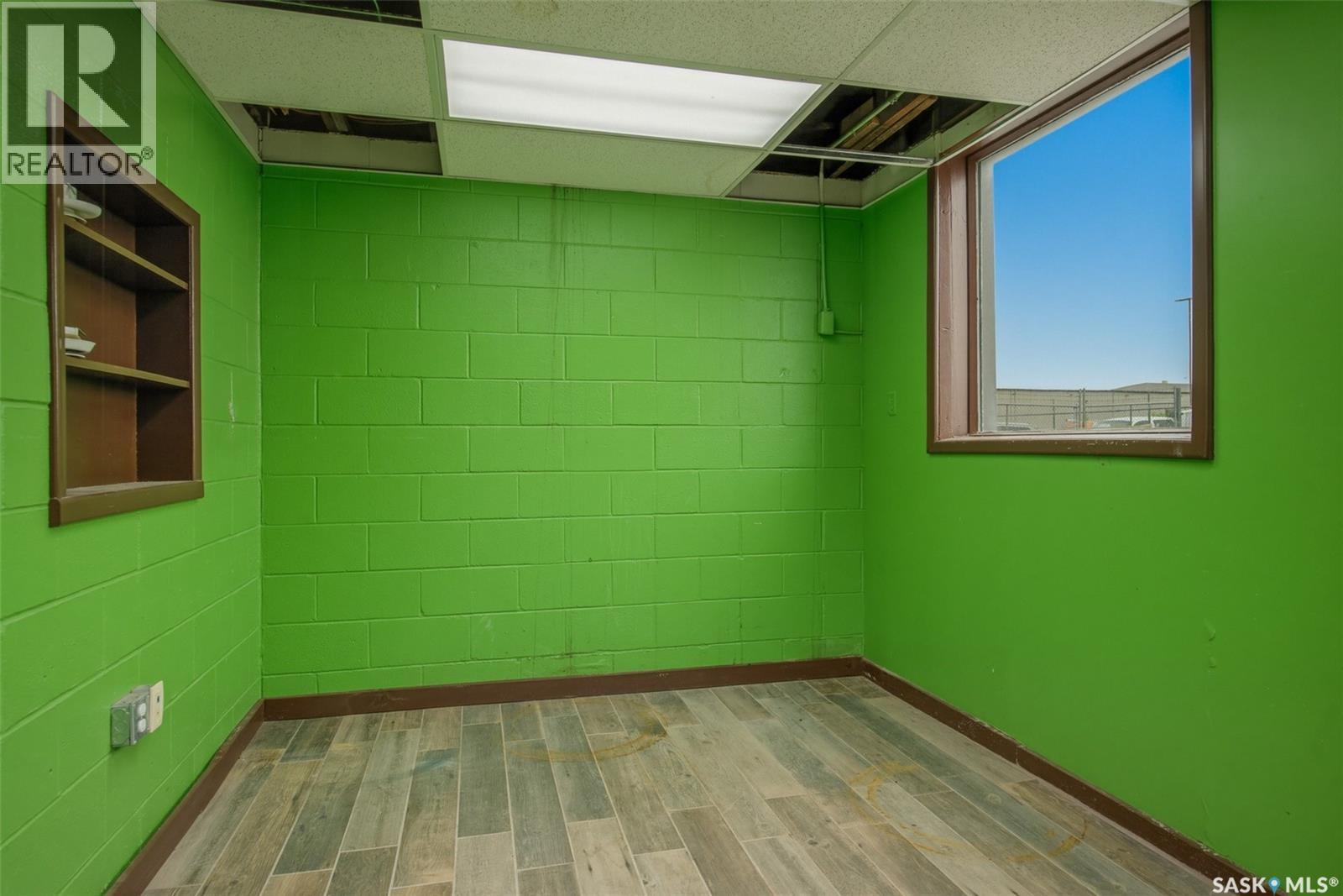 560 Dewdney Avenue E Property Photo 6