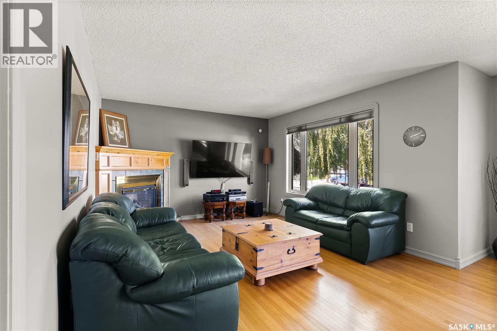 433 9th Avenue W Property Photo 3