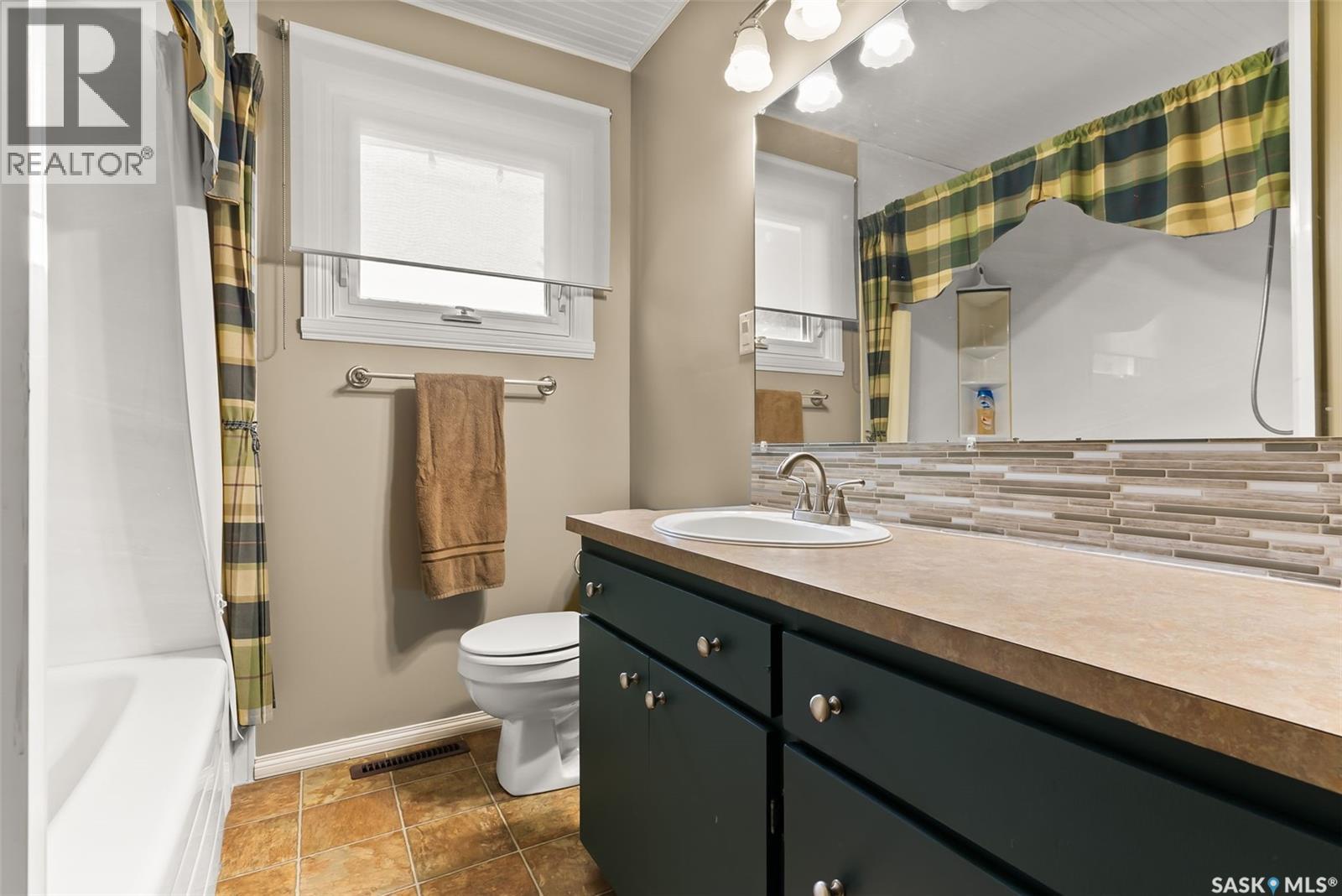 433 9th Avenue W Property Photo 16