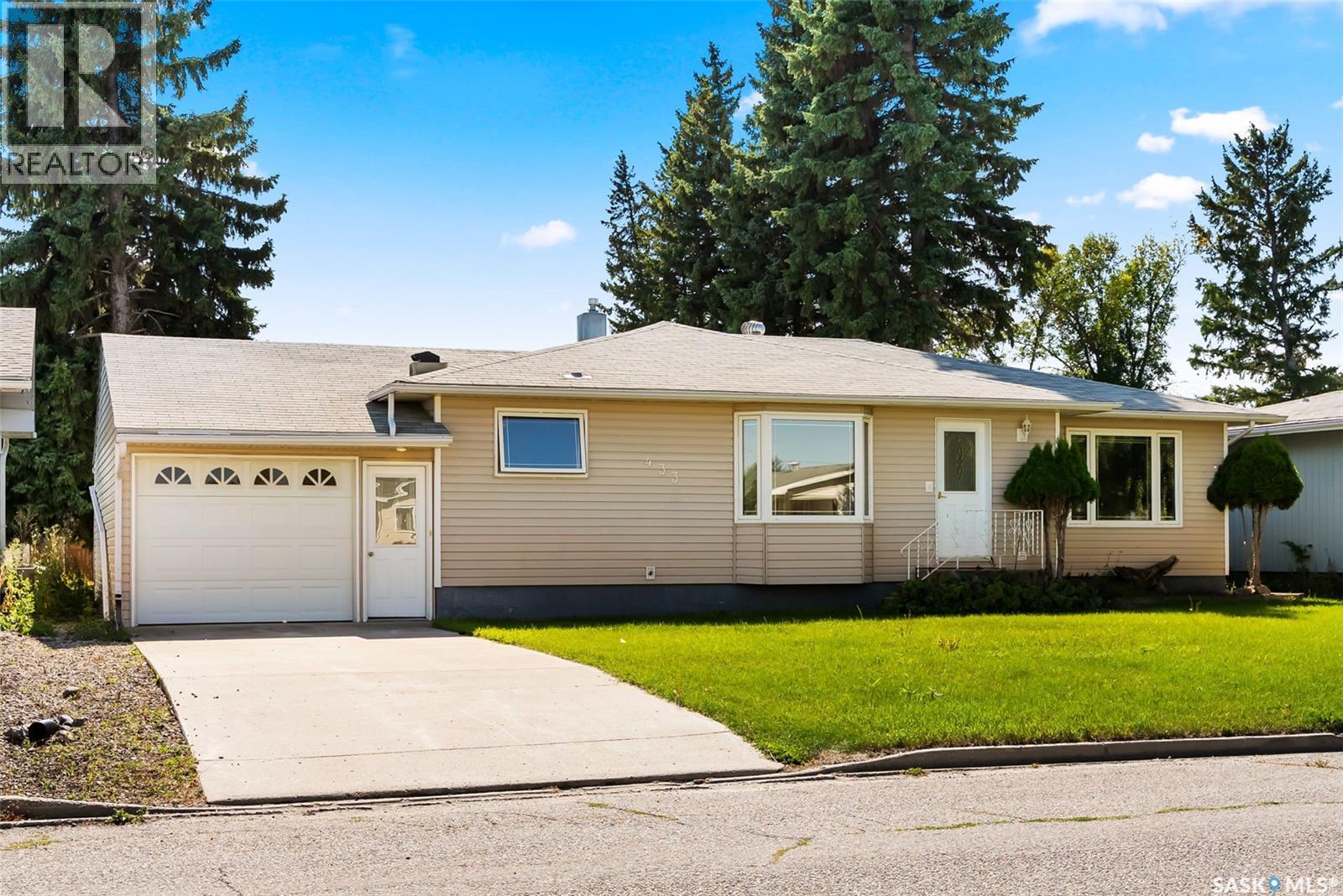 433 9th Avenue W Property Photo 28
