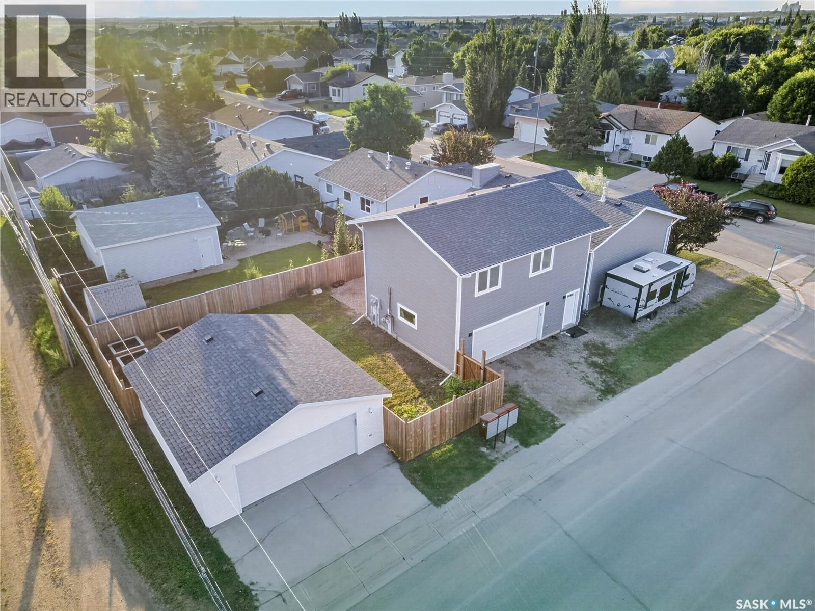 433 4th Street N Property Photo 1