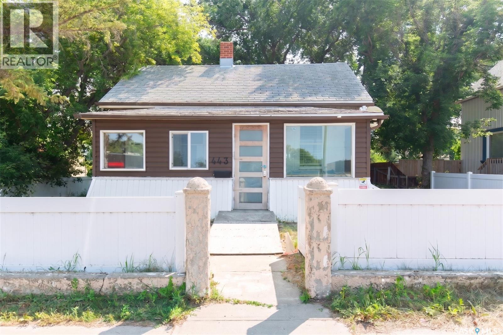 443 Lillooet STREET W Property Photo 1