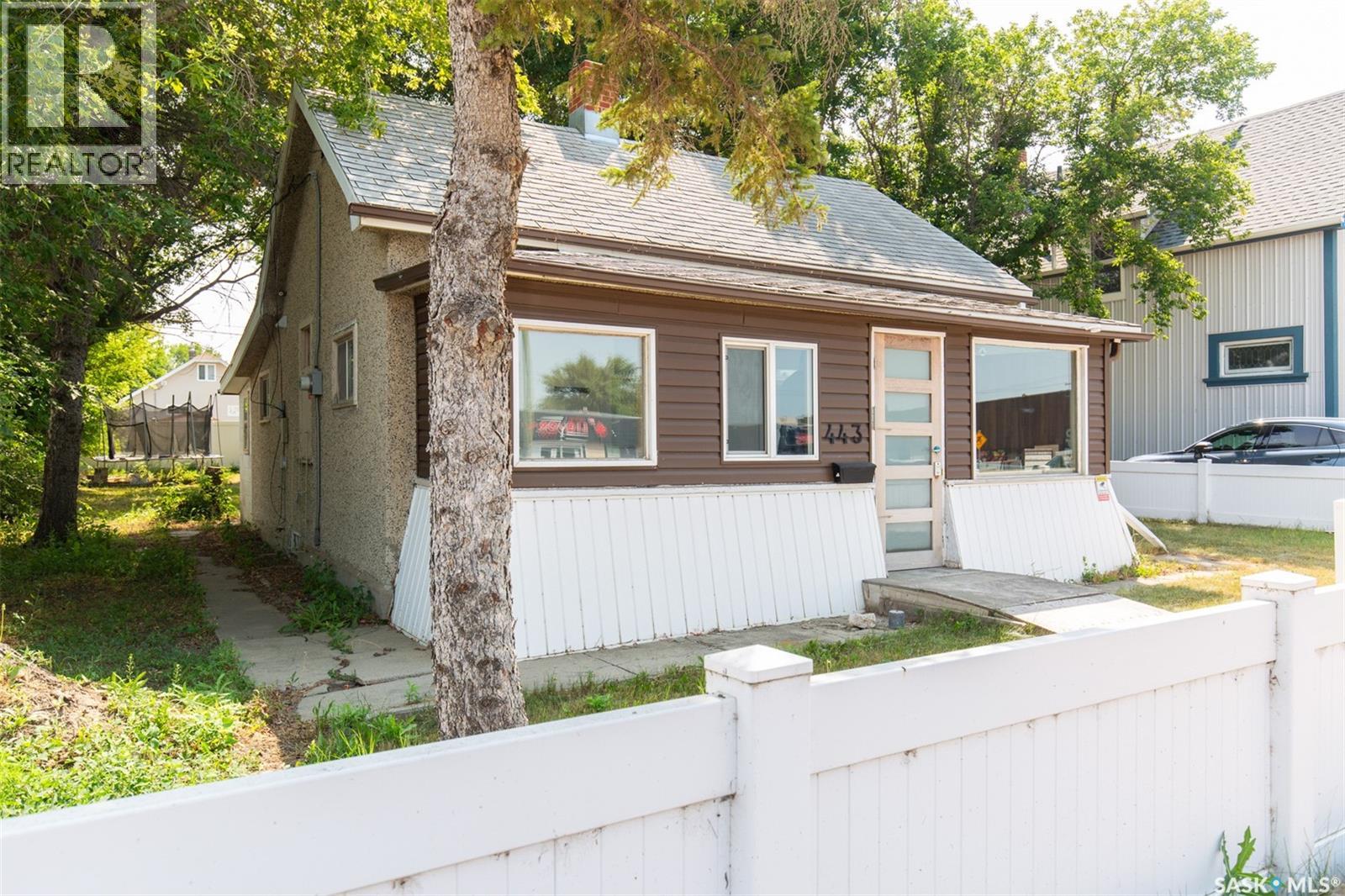 443 Lillooet Street W Property Photo 2