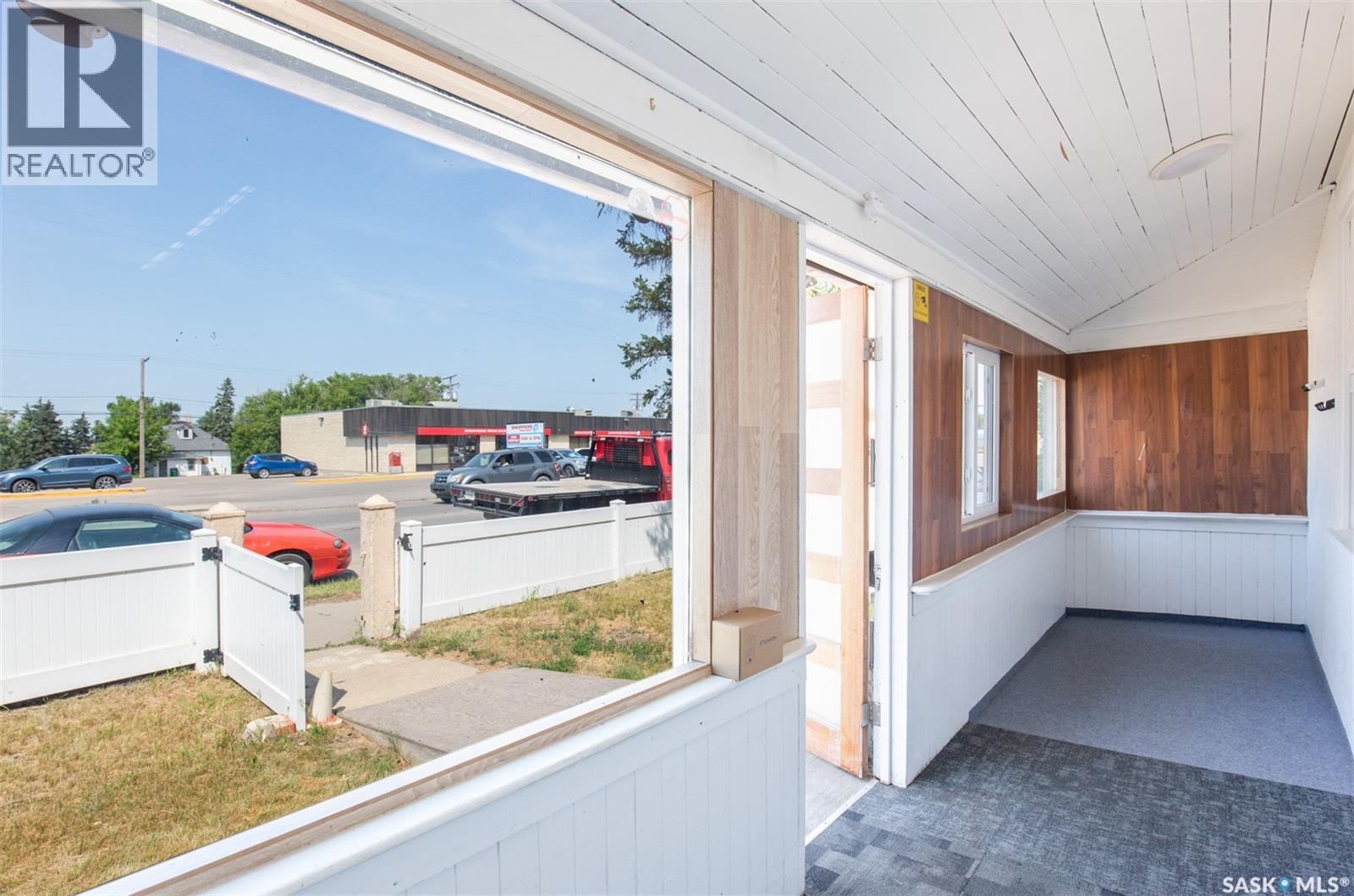 443 Lillooet Street W Property Photo 3