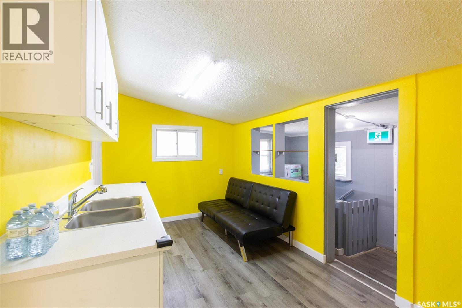 443 Lillooet Street W Property Photo 8