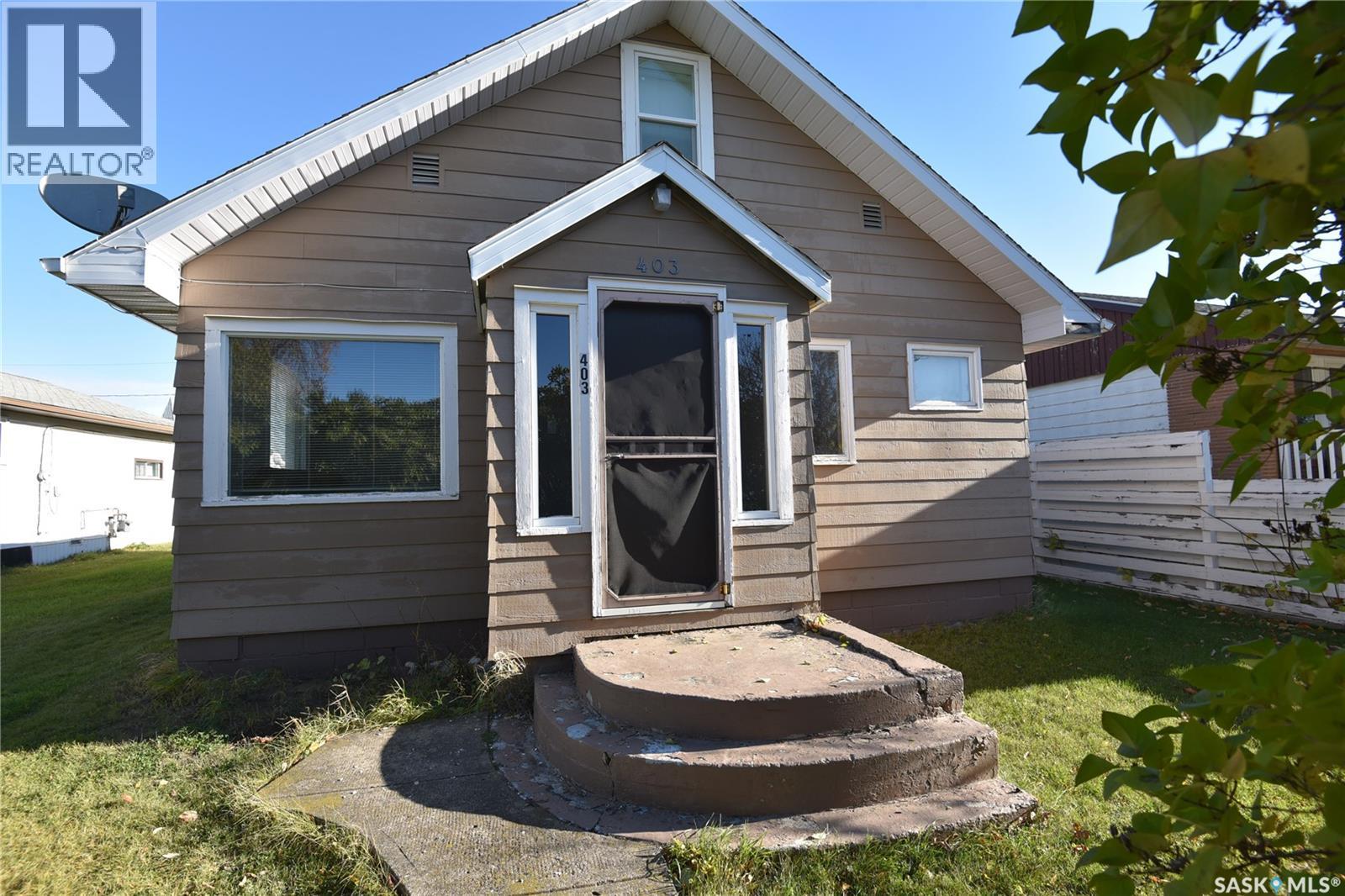 403 2nd STREET W Property Photo 1