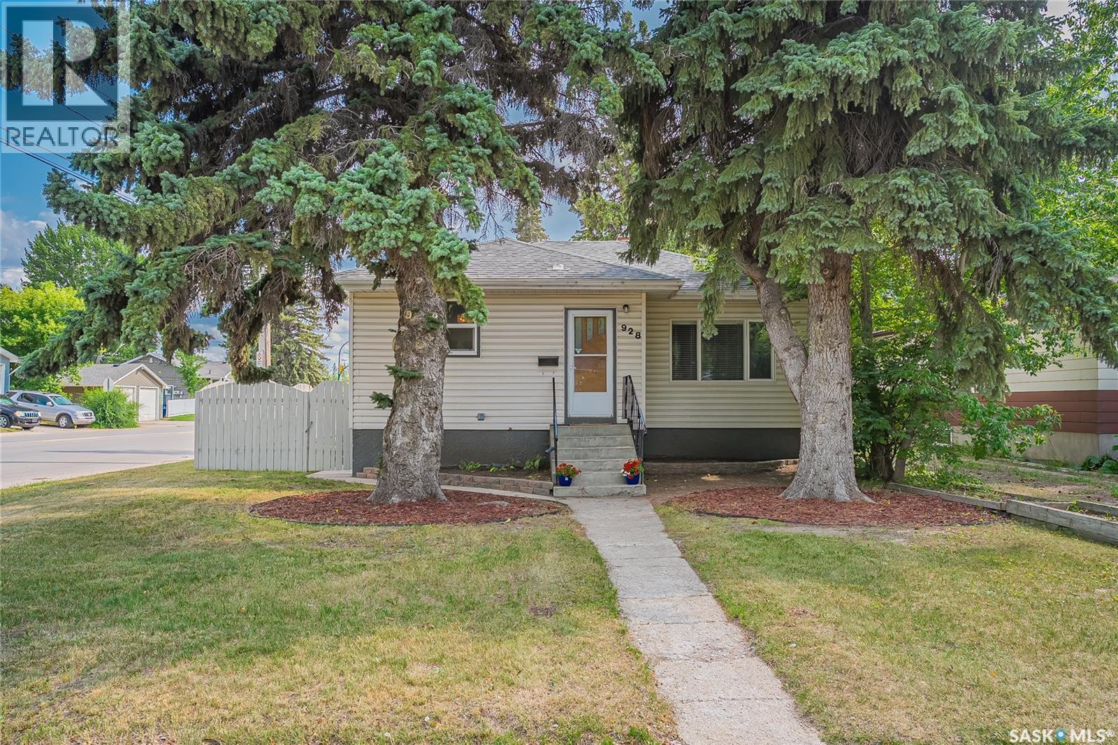 928 1ST STREET E Property Photo 1