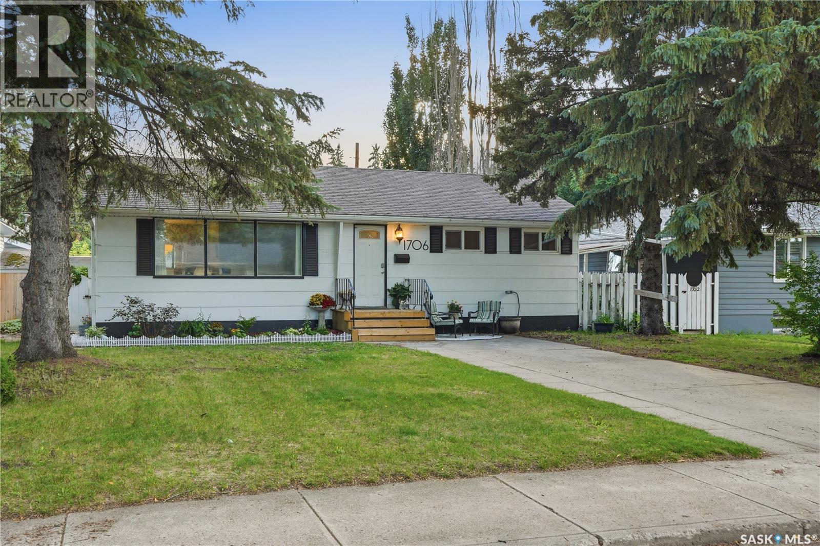 1706 Ewart AVENUE Property Photo 1