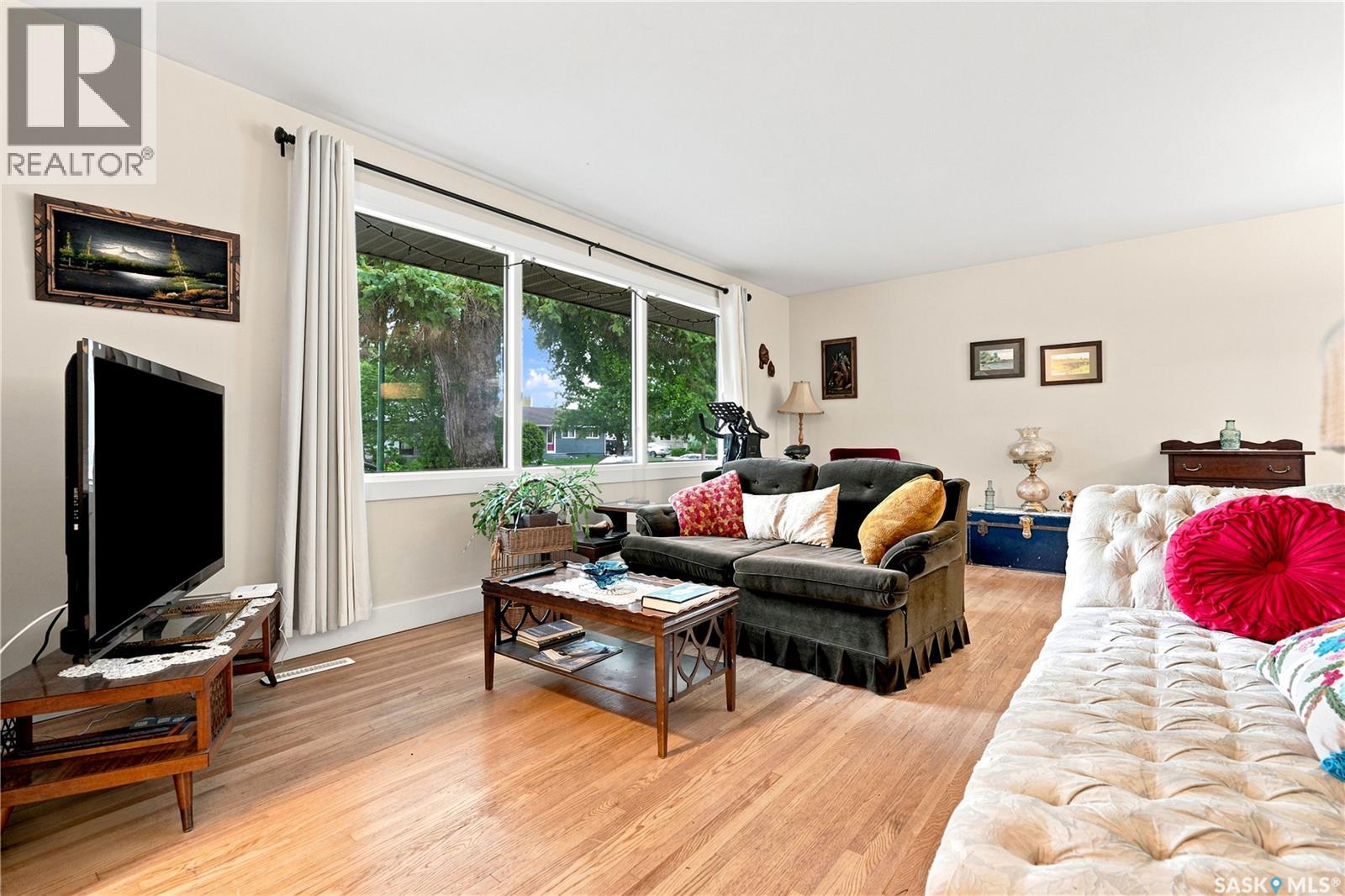 1706 Ewart Avenue Property Photo 4