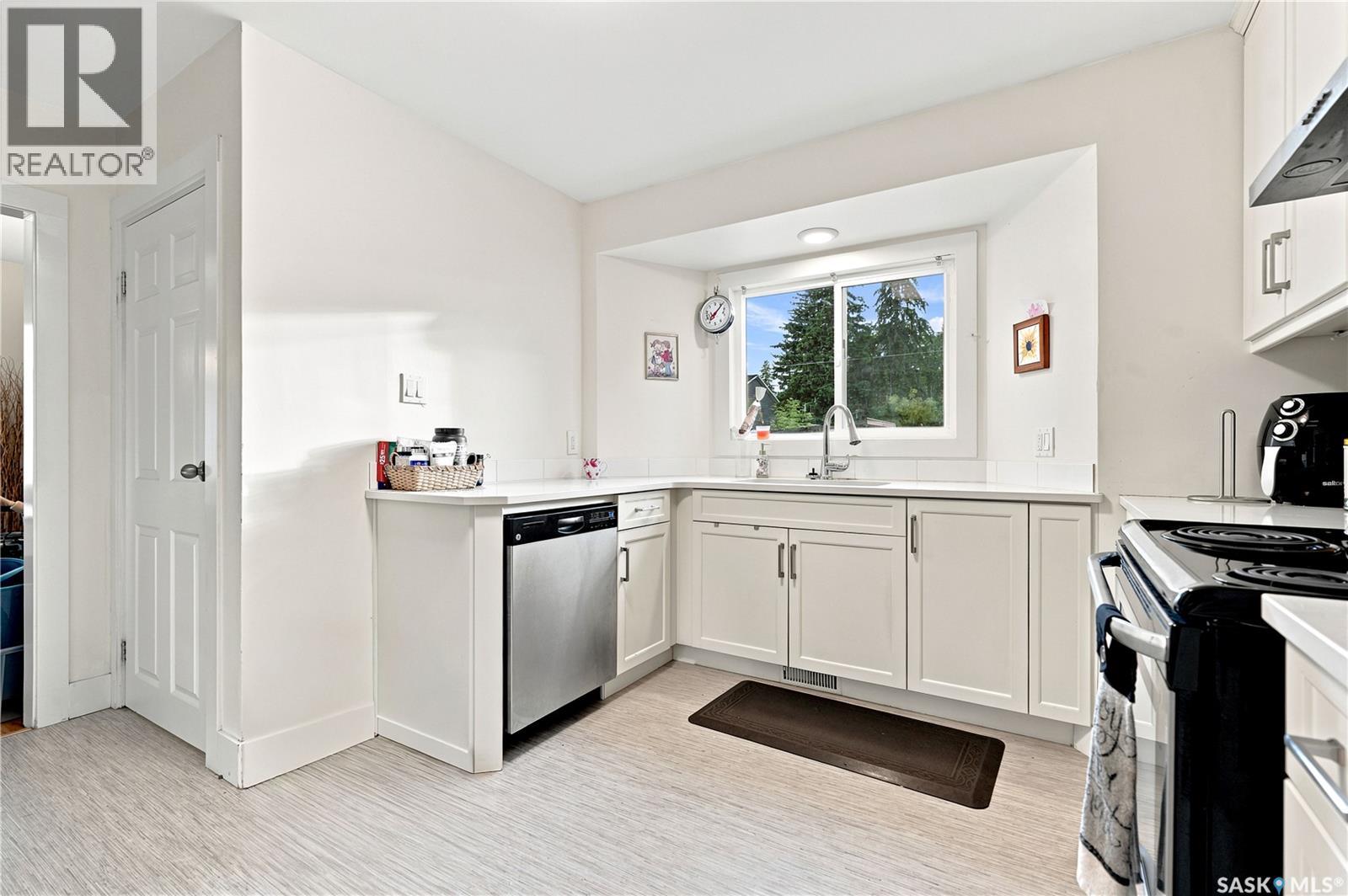 1706 Ewart Avenue Property Photo 15