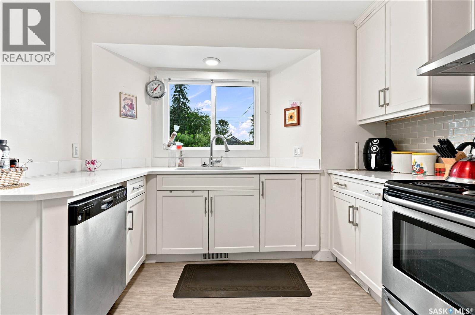 1706 Ewart Avenue Property Photo 16