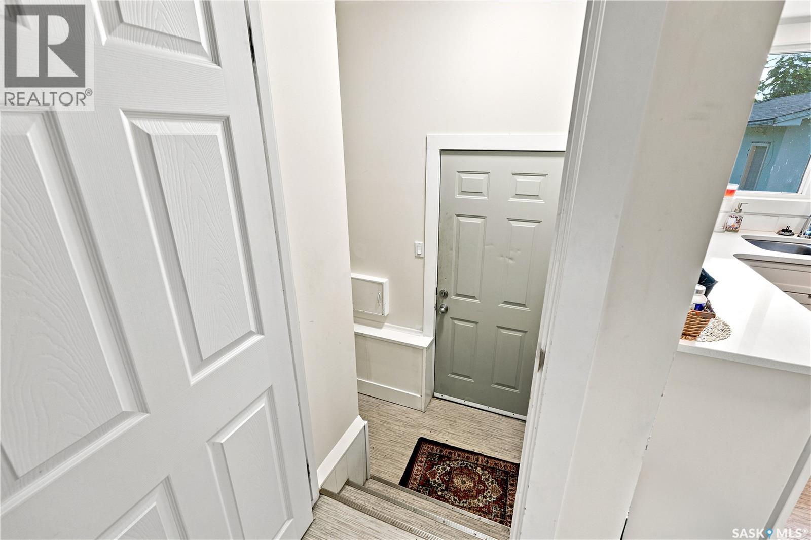 1706 Ewart Avenue Property Photo 20