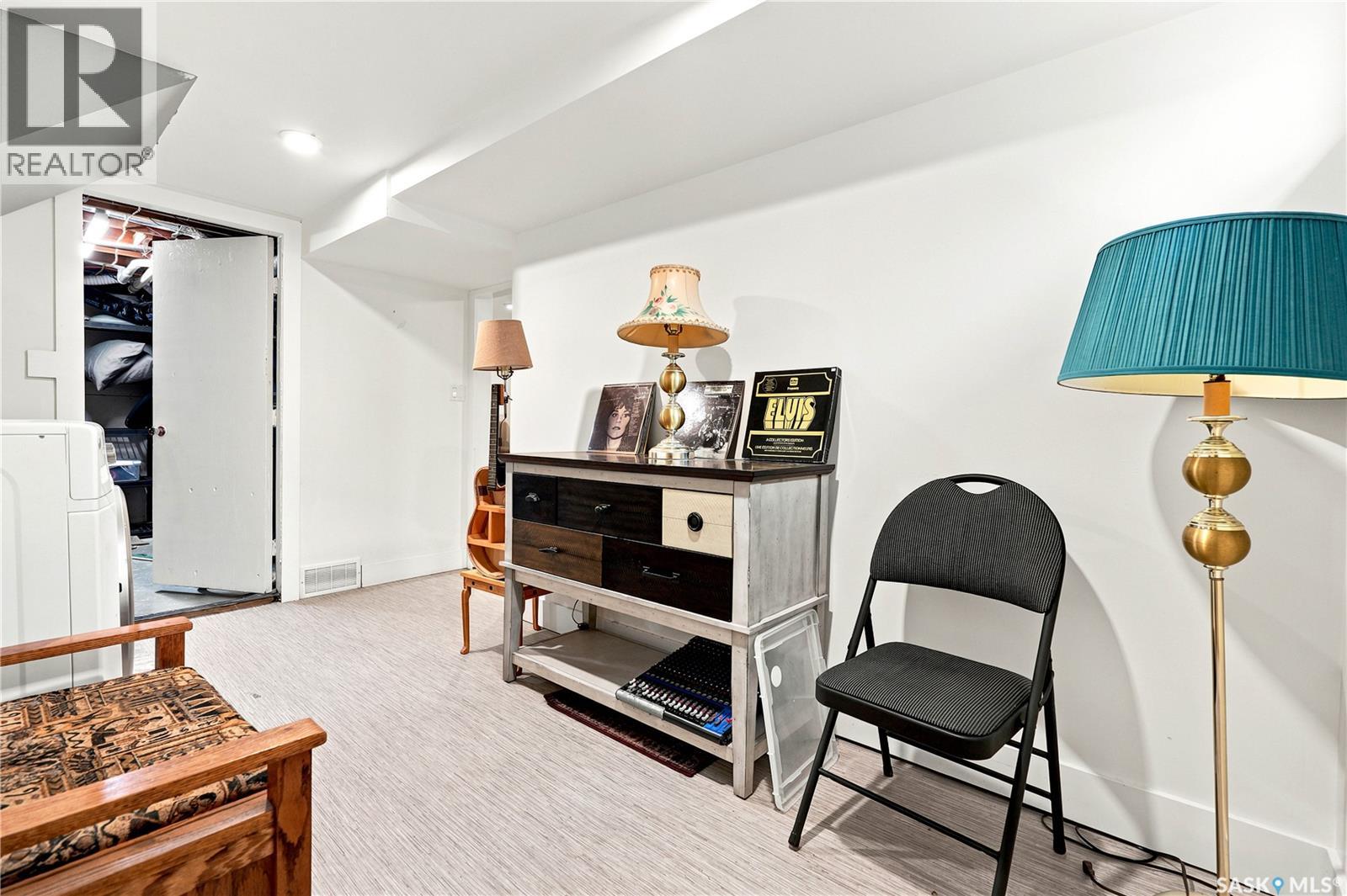 1706 Ewart Avenue Property Photo 28