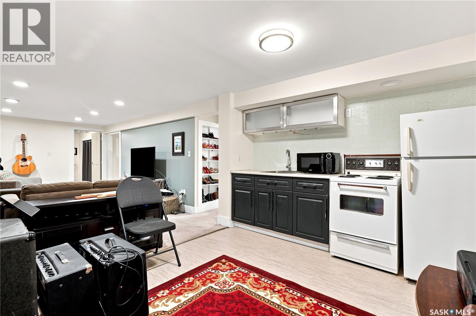 1706 Ewart Avenue Property Photo 33