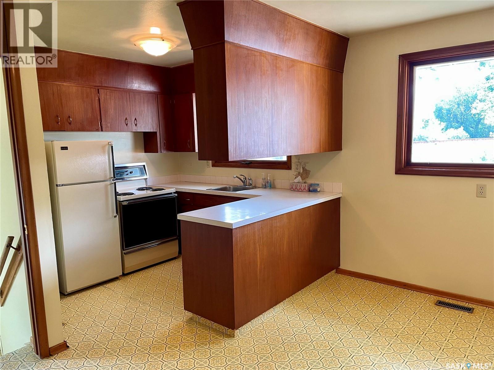 206 Mcintosh Street N Property Photo 8