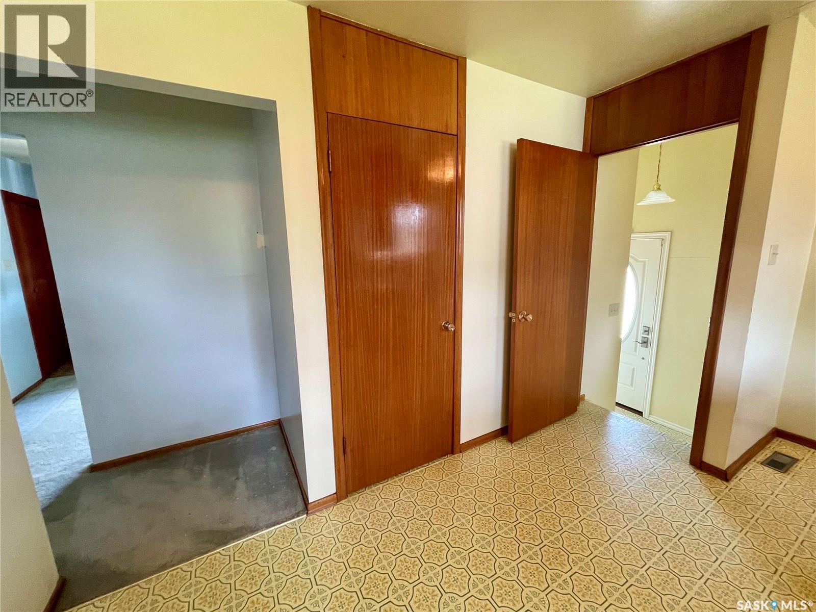 206 Mcintosh Street N Property Photo 11