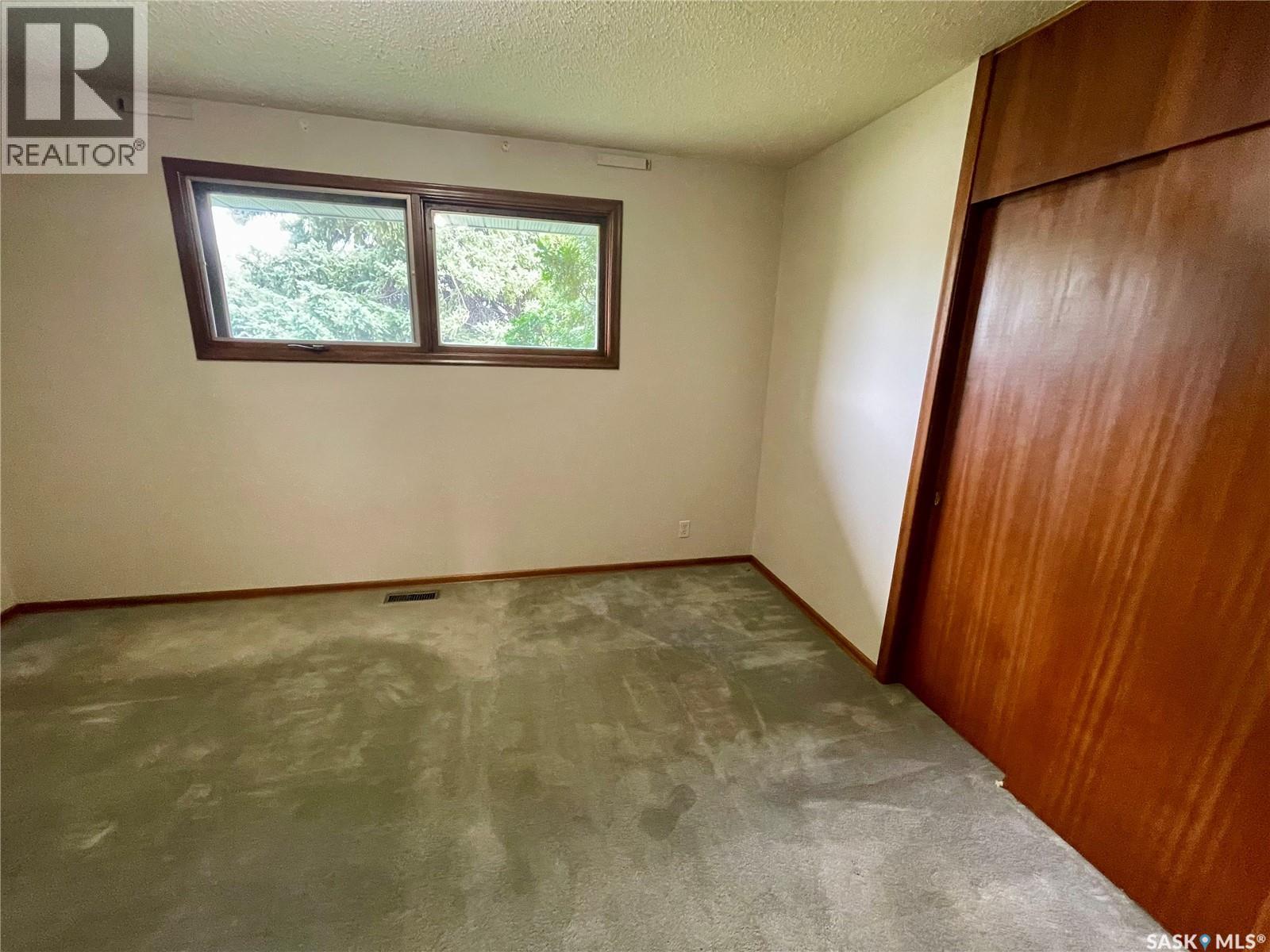 206 Mcintosh Street N Property Photo 12