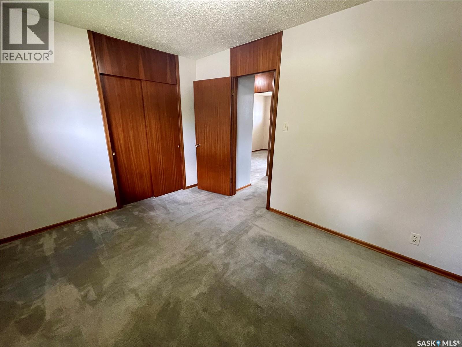 206 Mcintosh Street N Property Photo 13