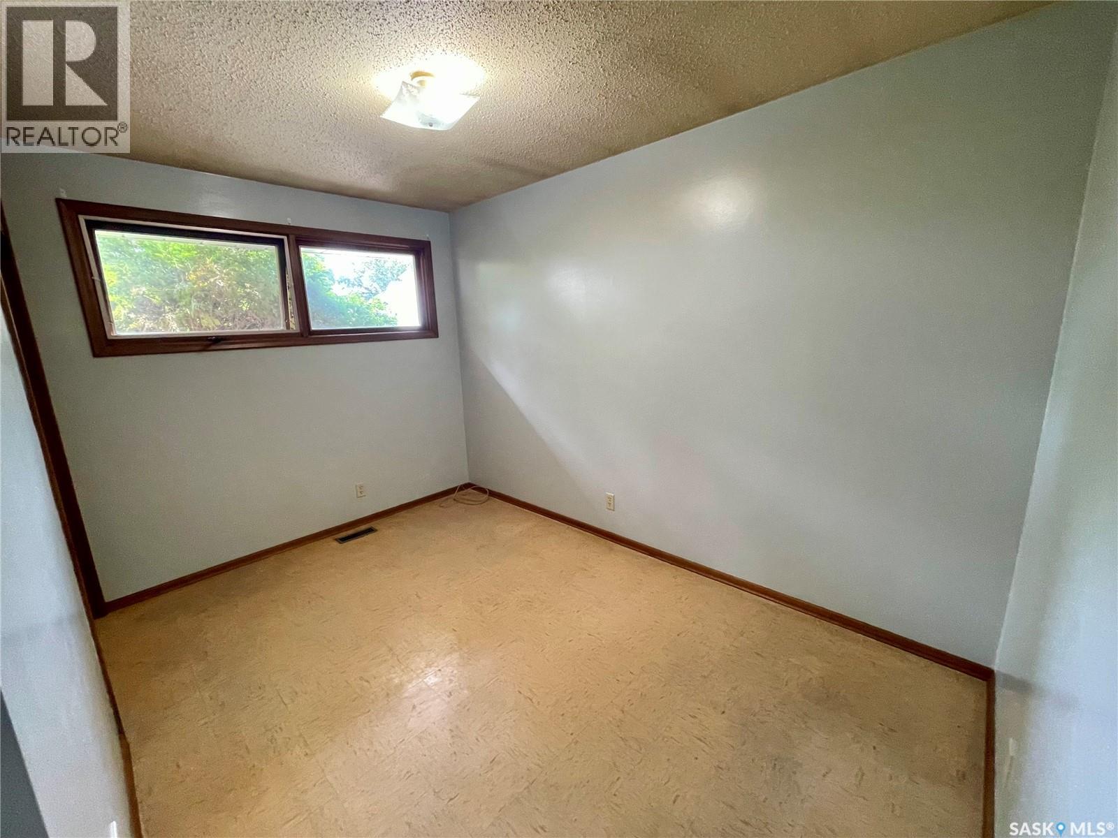 206 Mcintosh Street N Property Photo 15