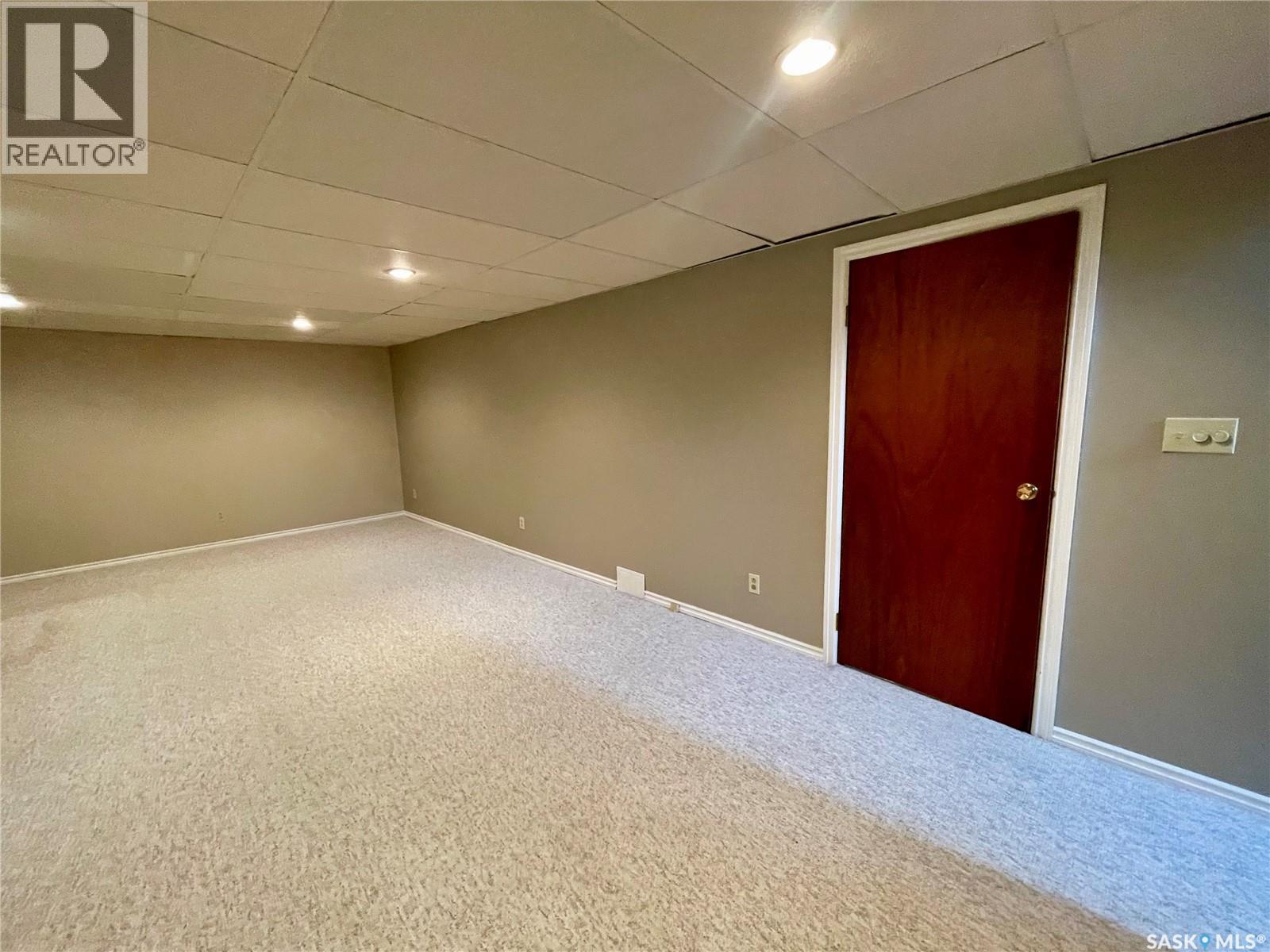206 Mcintosh Street N Property Photo 21