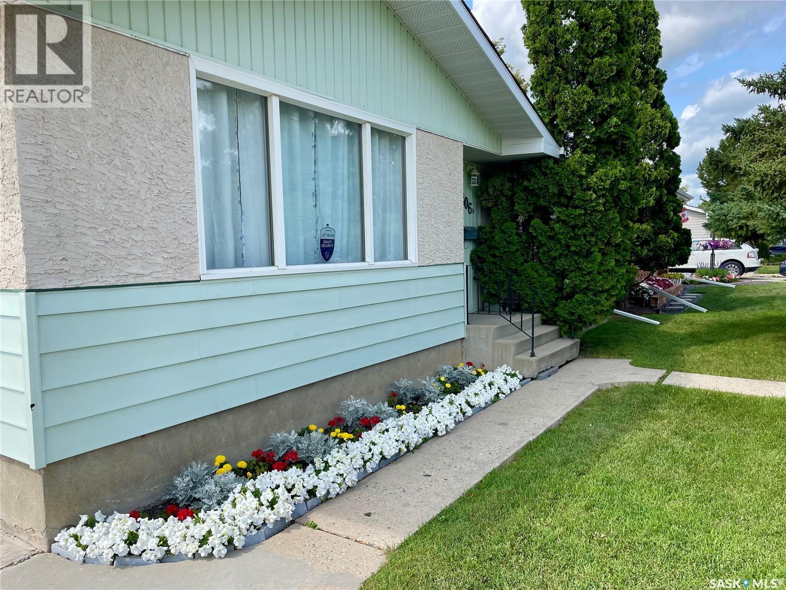 206 Mcintosh Street N Property Photo 26