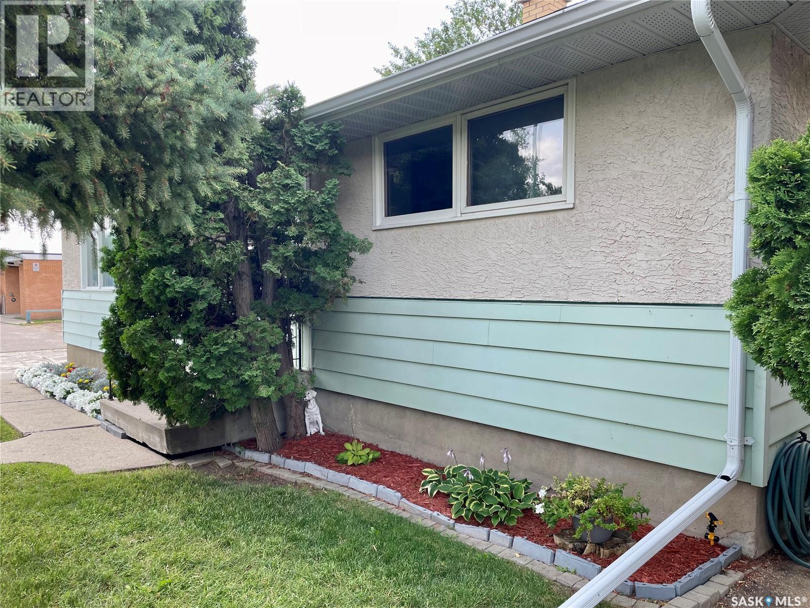 206 Mcintosh Street N Property Photo 27