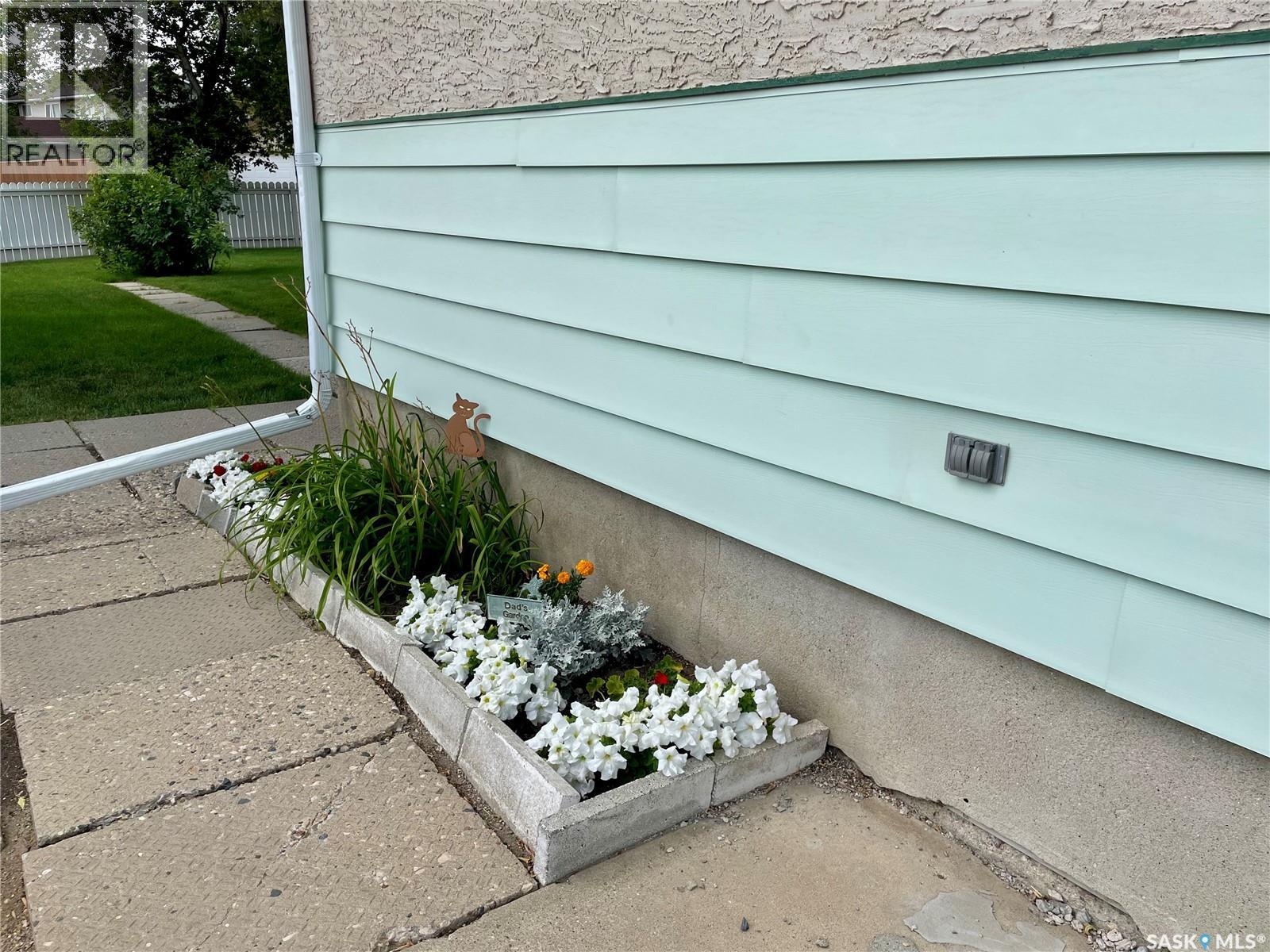 206 Mcintosh Street N Property Photo 28