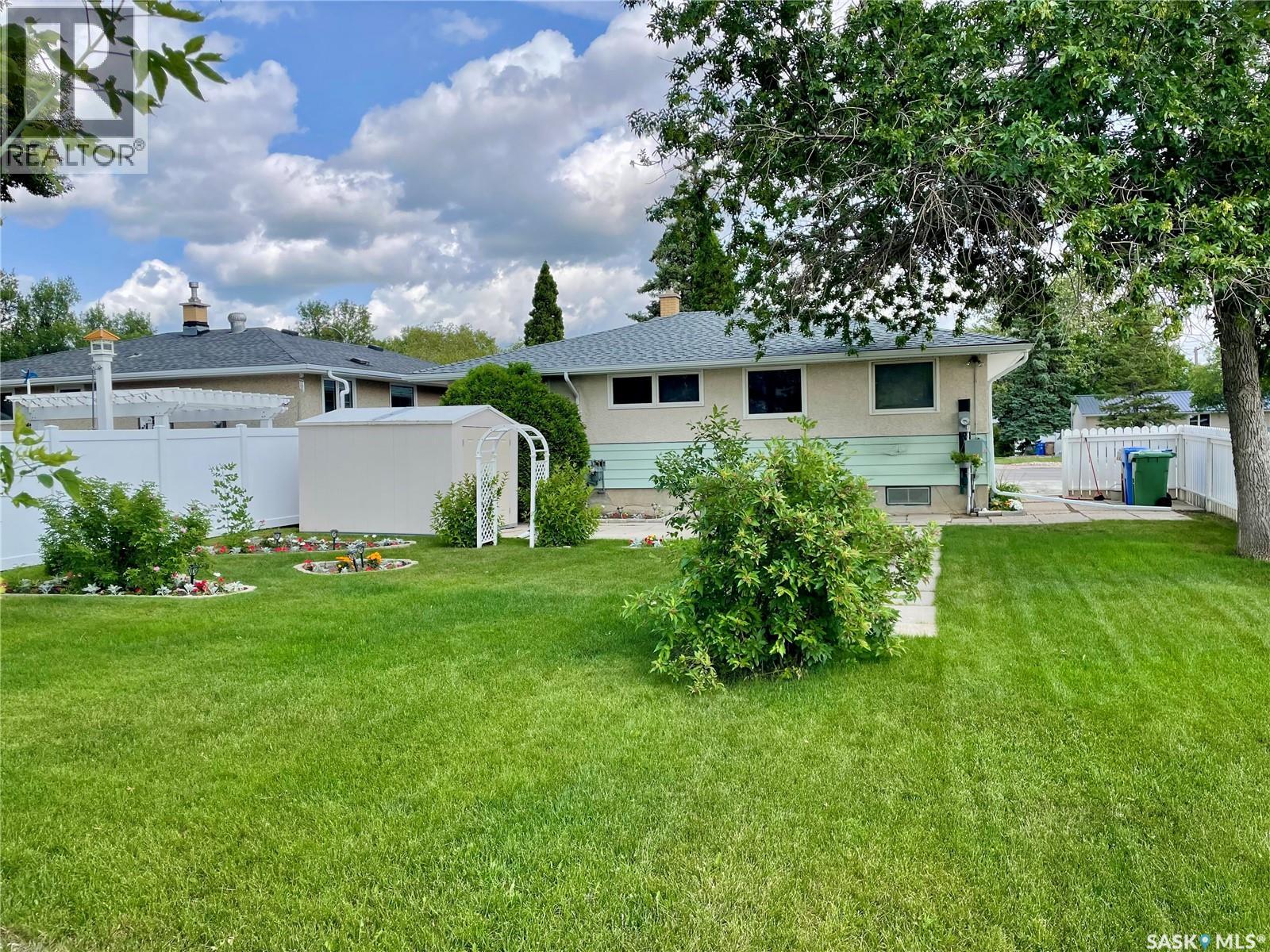 206 Mcintosh Street N Property Photo 35