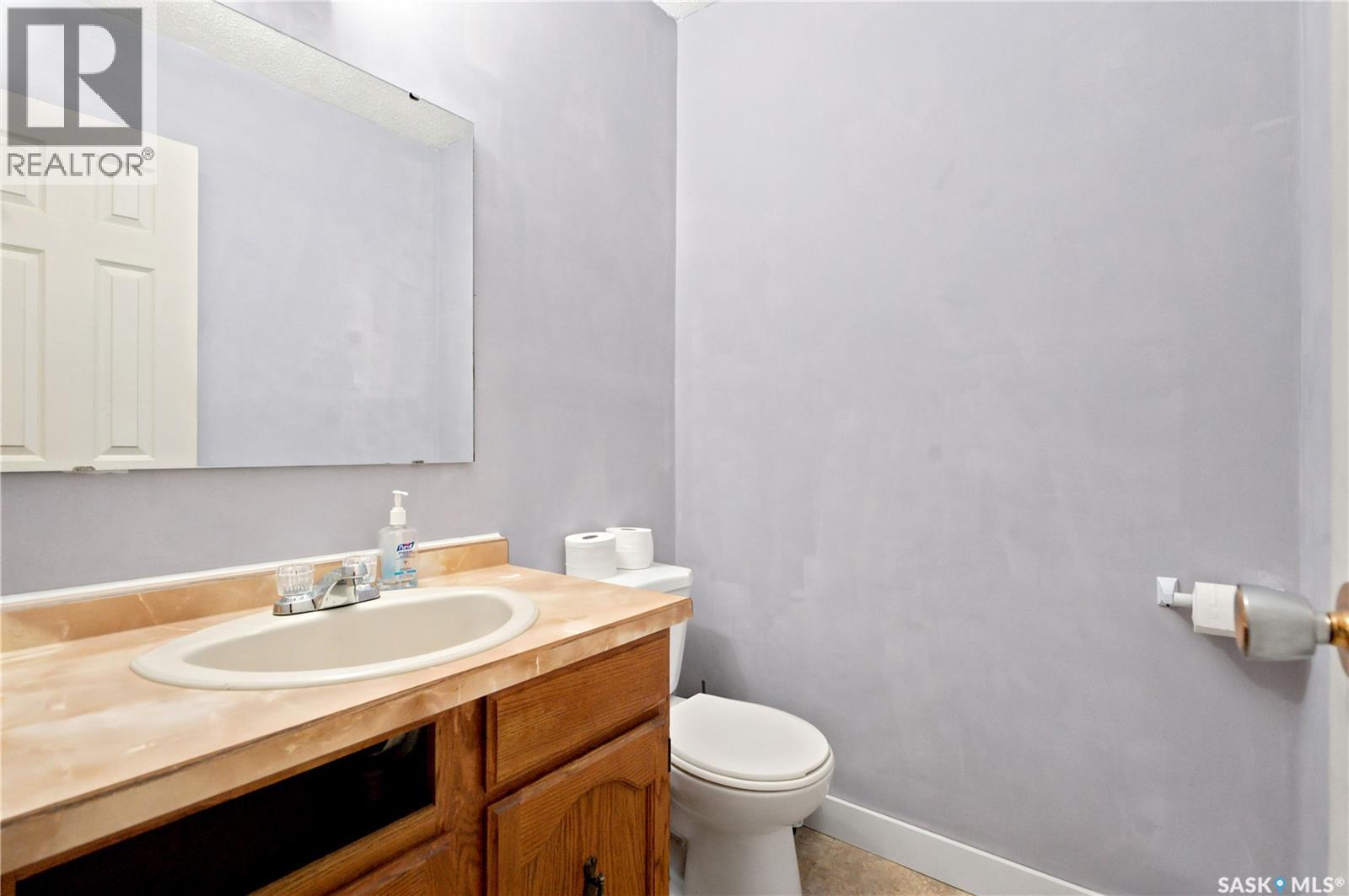 310 Douglas Crescent Property Photo 21